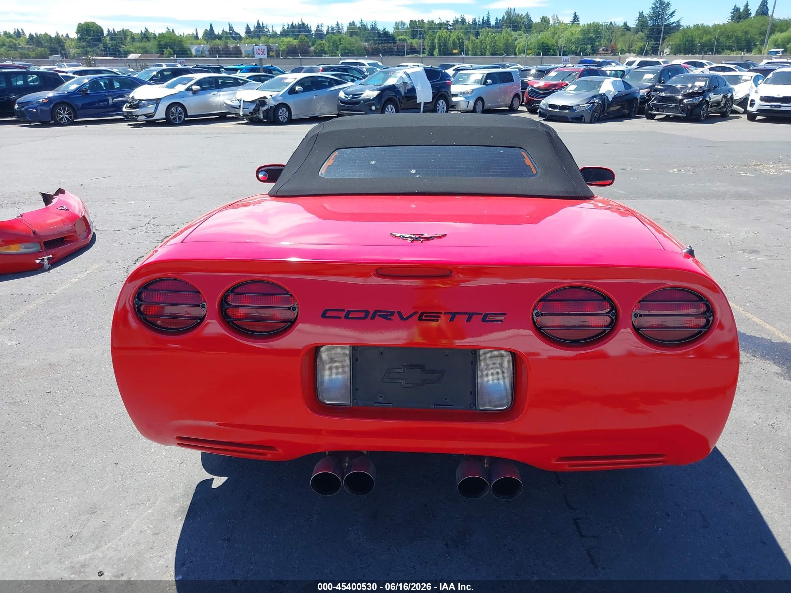 2004 Chevrolet Corvette   Red vin: 1G1YY32G845103305