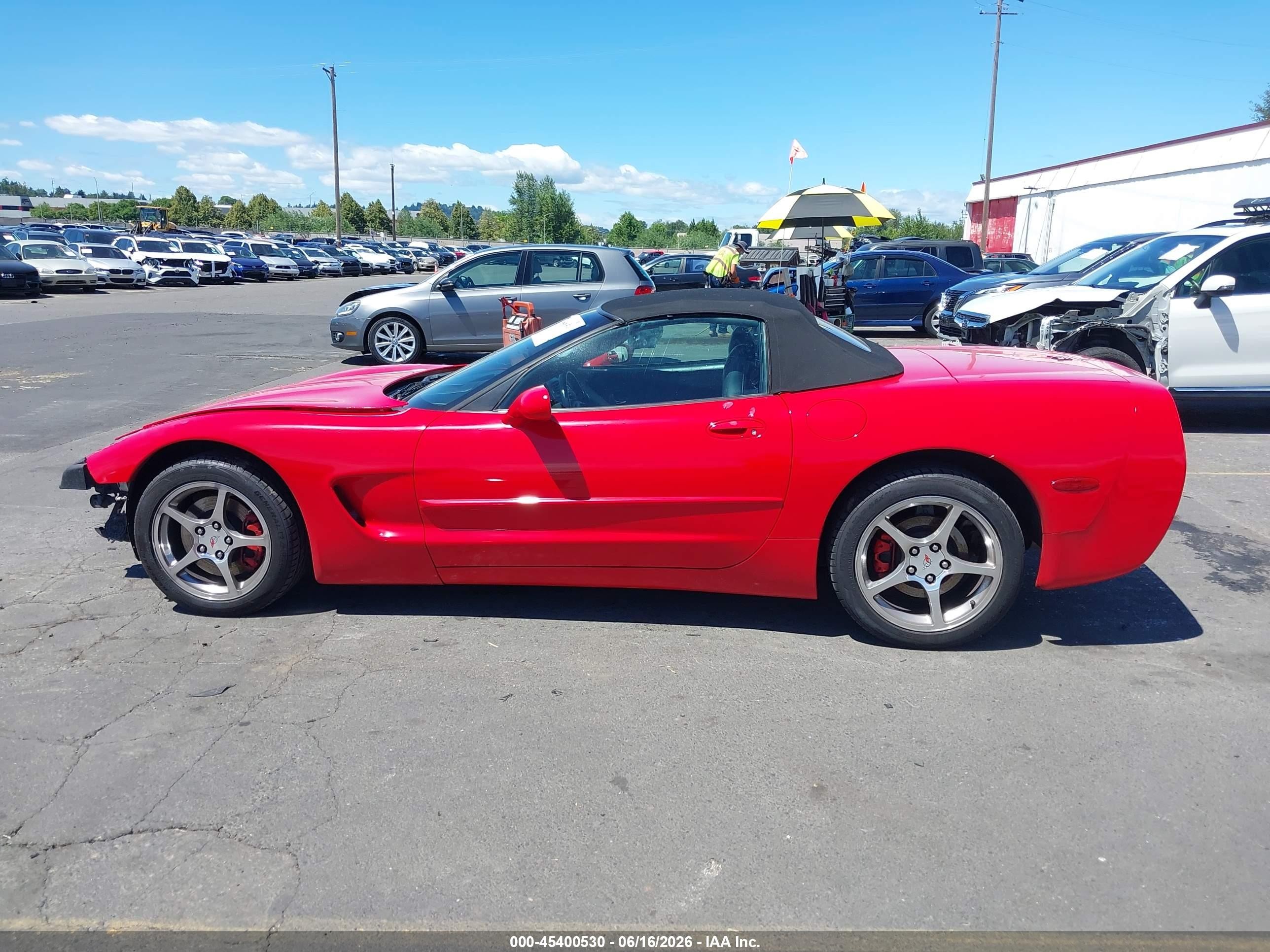 2004 Chevrolet Corvette   Red vin: 1G1YY32G845103305