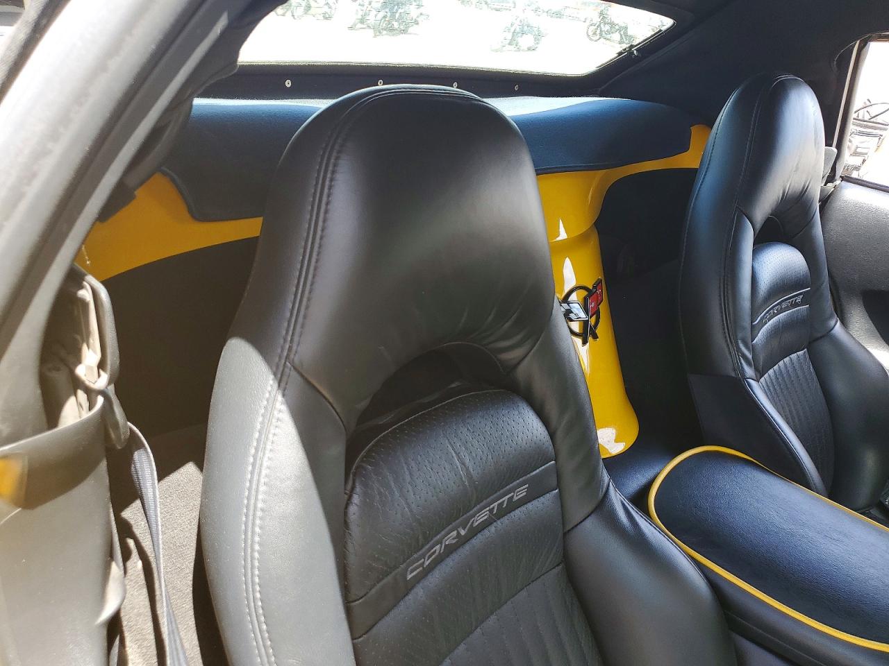 2000 Chevrolet Corvette Gold vin: 1G1YY32G9Y5113685