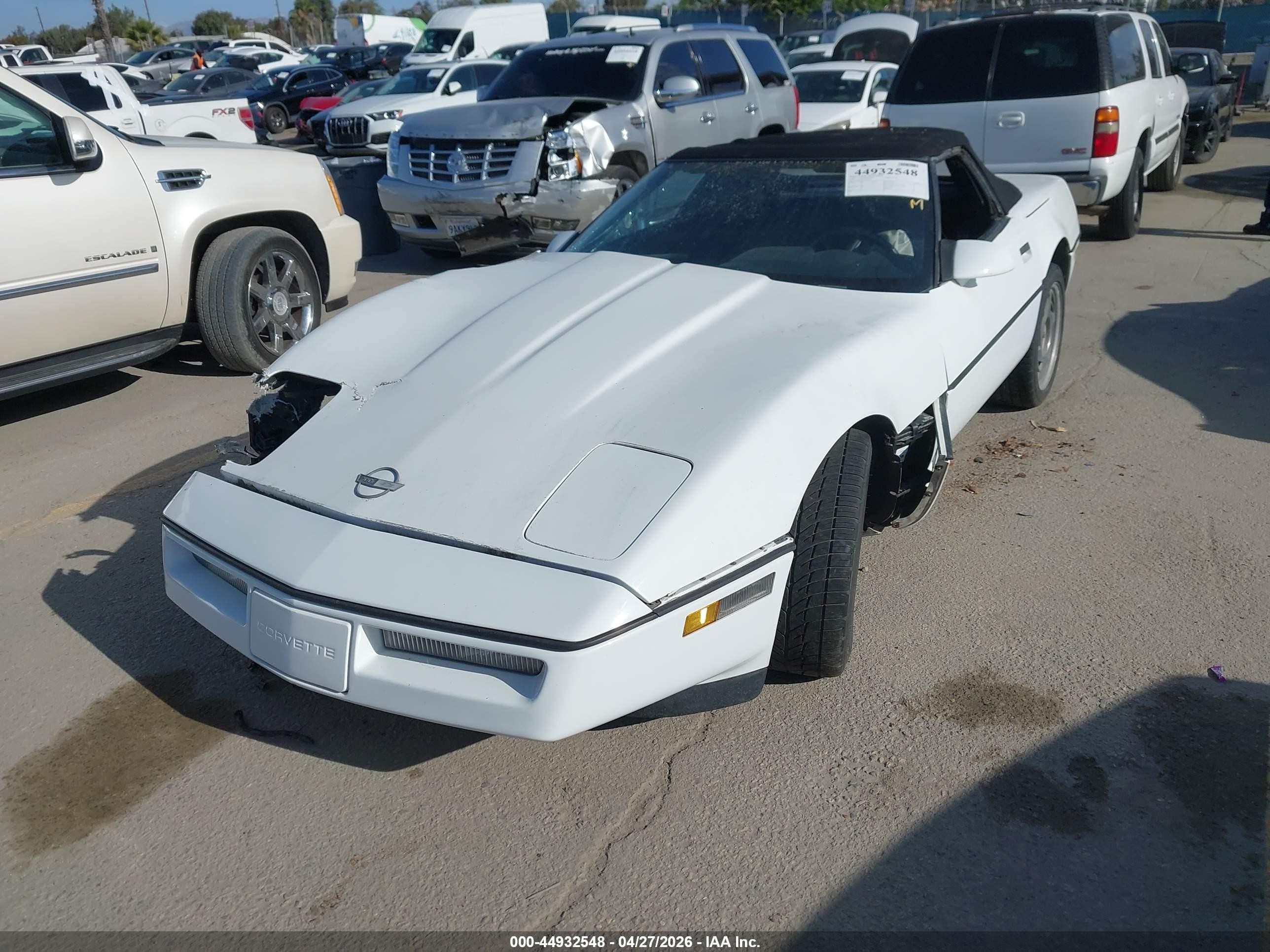 1990 Chevrolet Corvette   White vin: 1G1YY3380L5107788