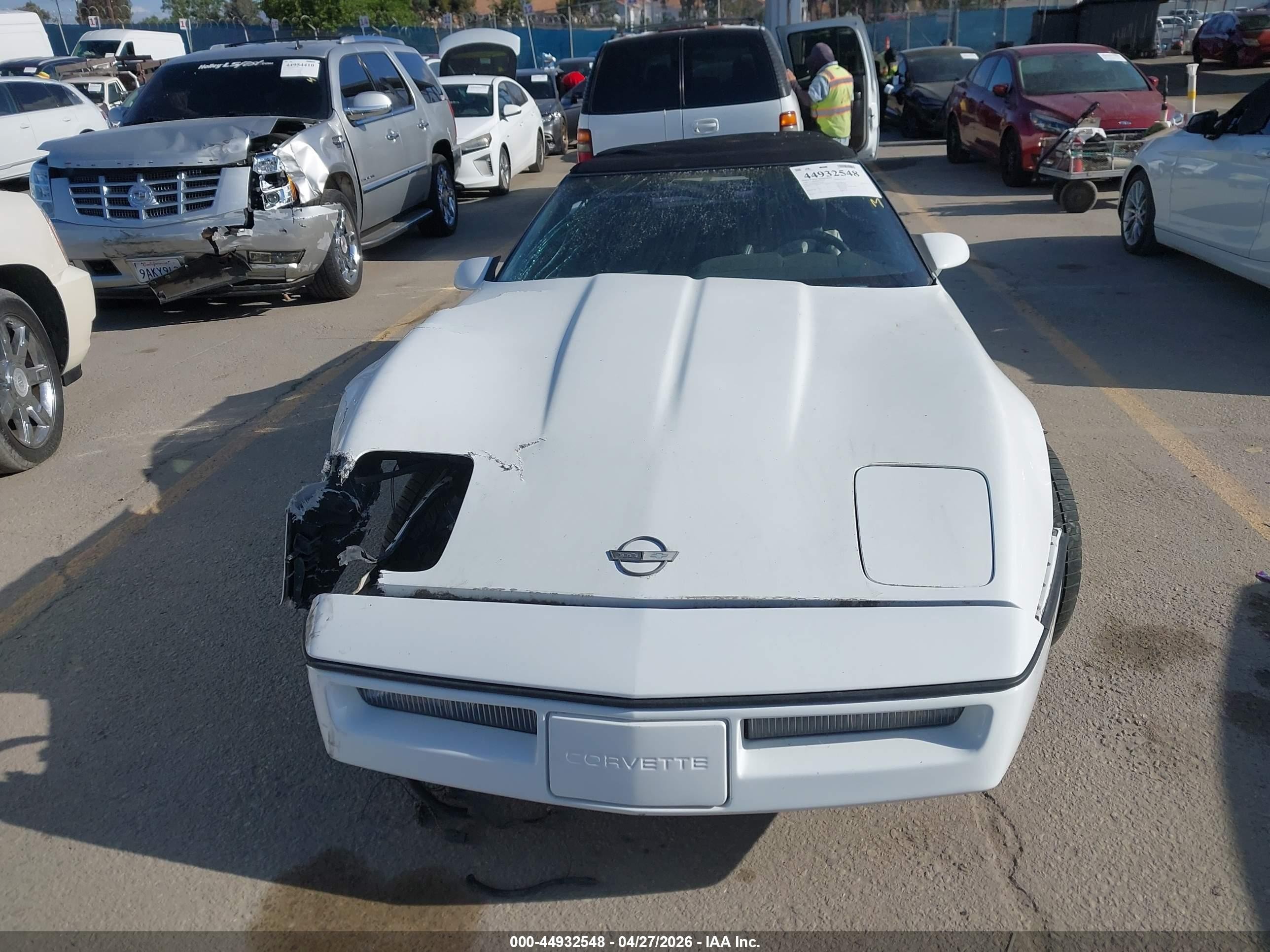 1990 Chevrolet Corvette   White vin: 1G1YY3380L5107788