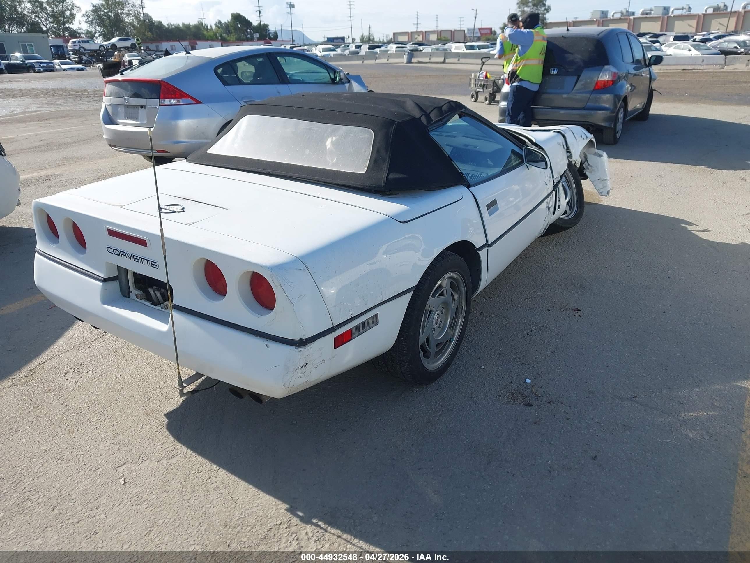 1990 Chevrolet Corvette   White vin: 1G1YY3380L5107788