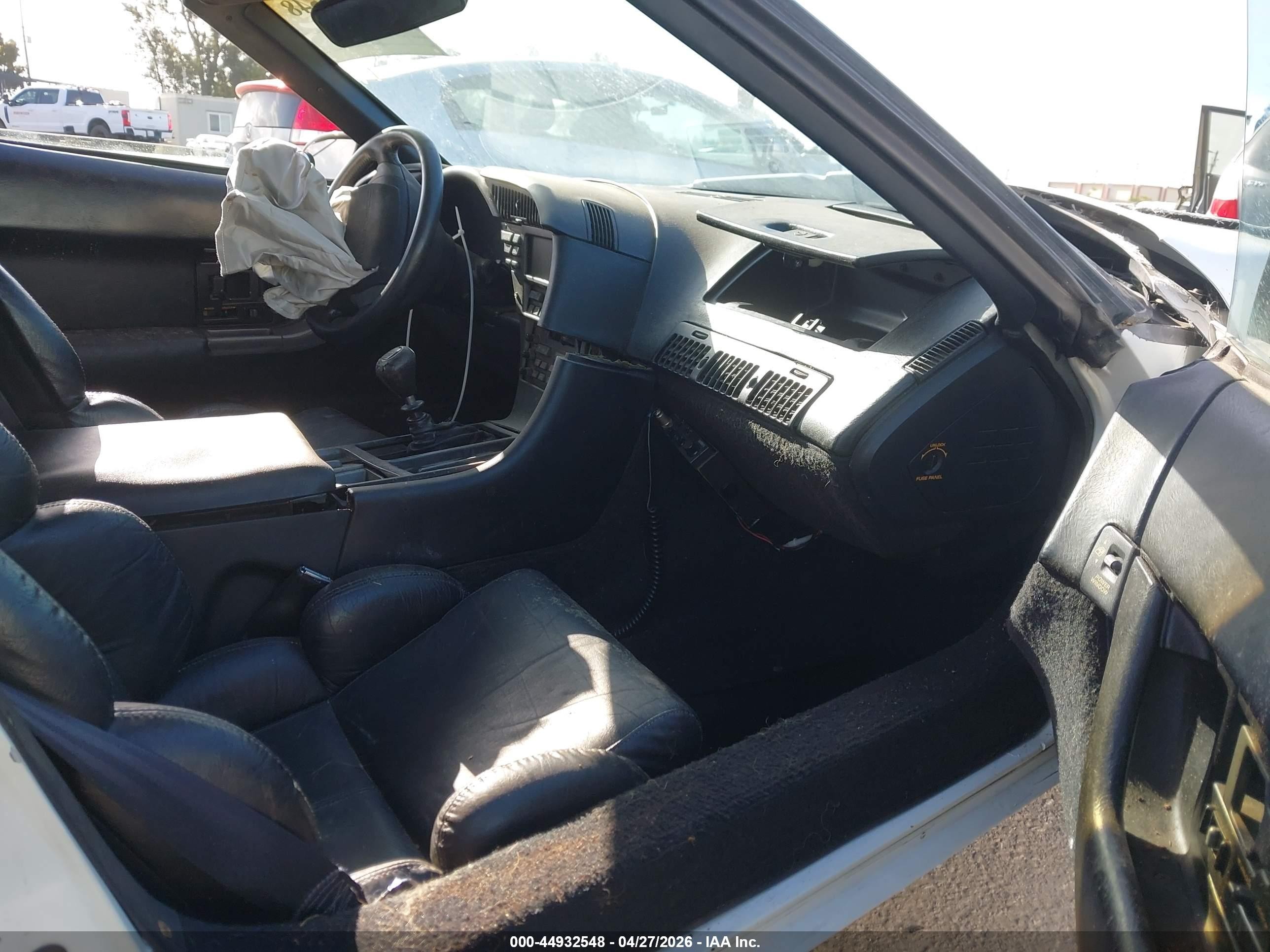 1990 Chevrolet Corvette   White vin: 1G1YY3380L5107788