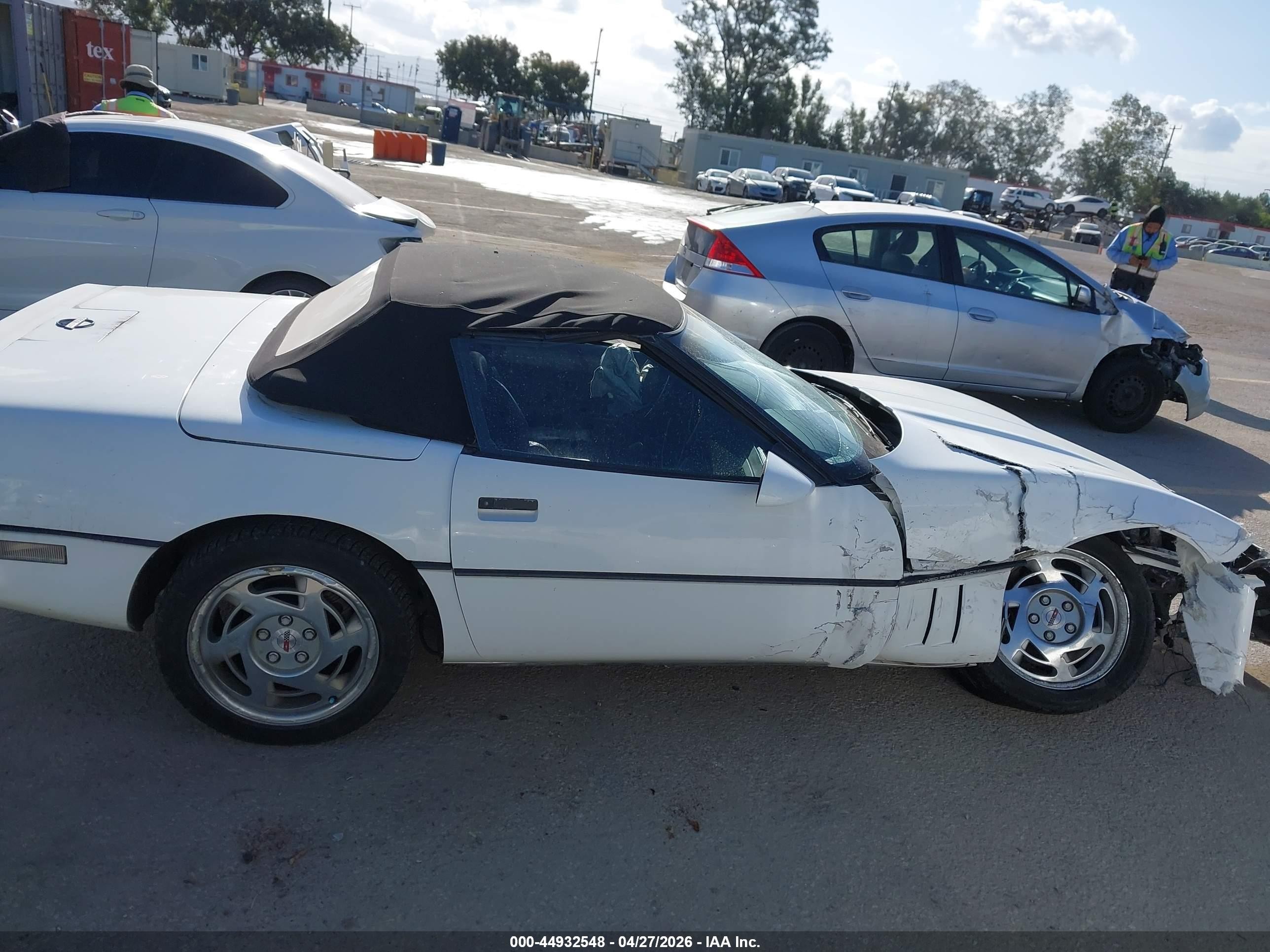 1990 Chevrolet Corvette   White vin: 1G1YY3380L5107788