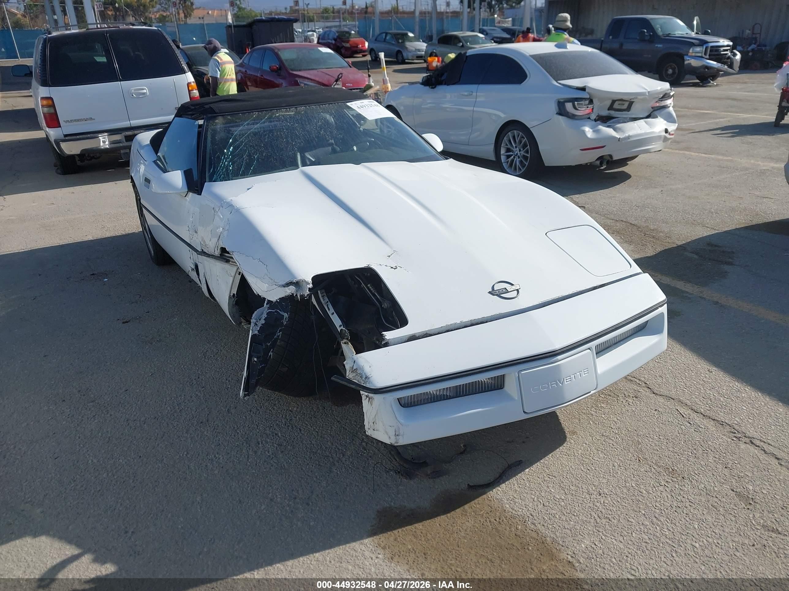 1990 Chevrolet Corvette   White vin: 1G1YY3380L5107788