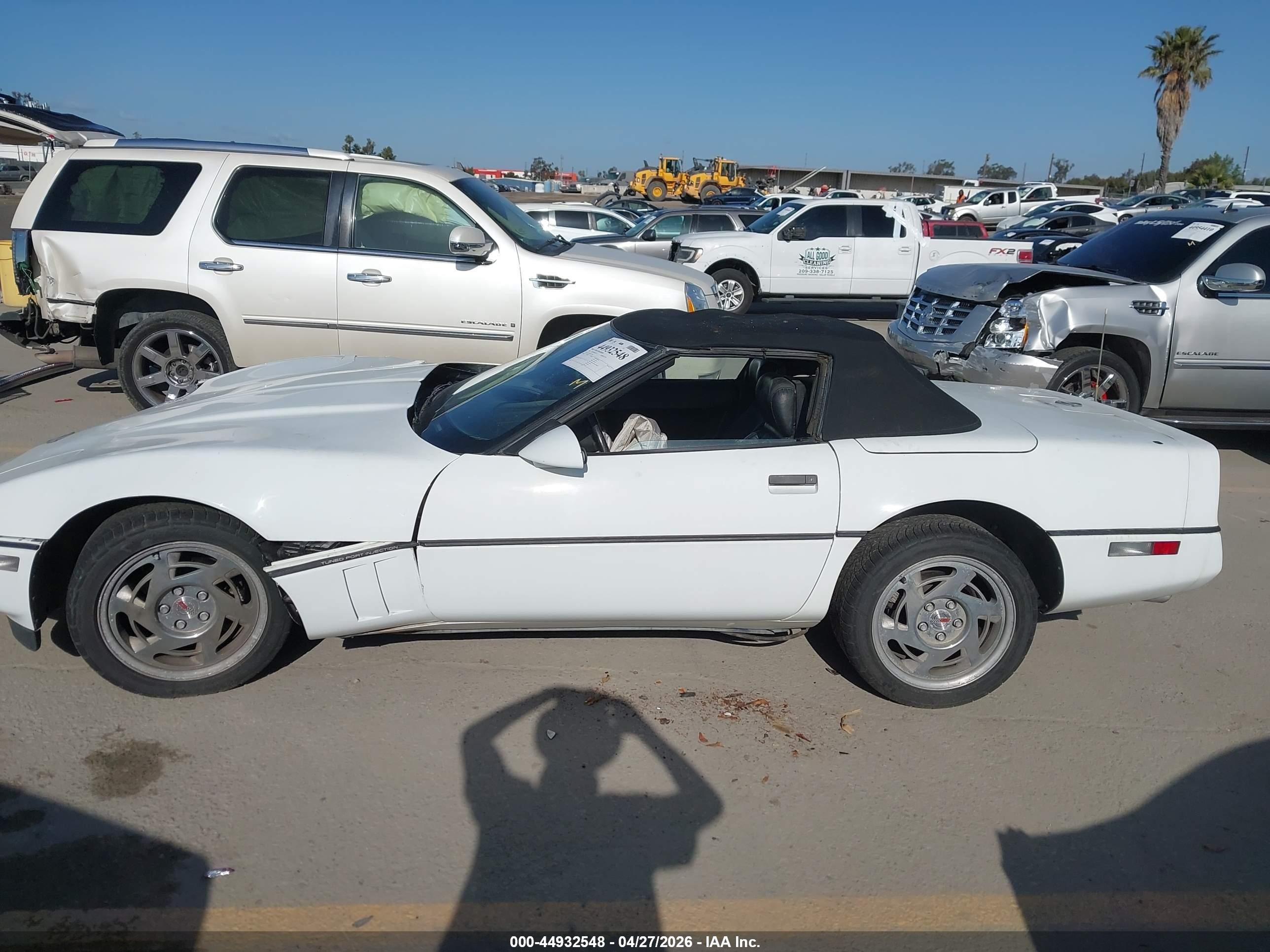 1990 Chevrolet Corvette   White vin: 1G1YY3380L5107788
