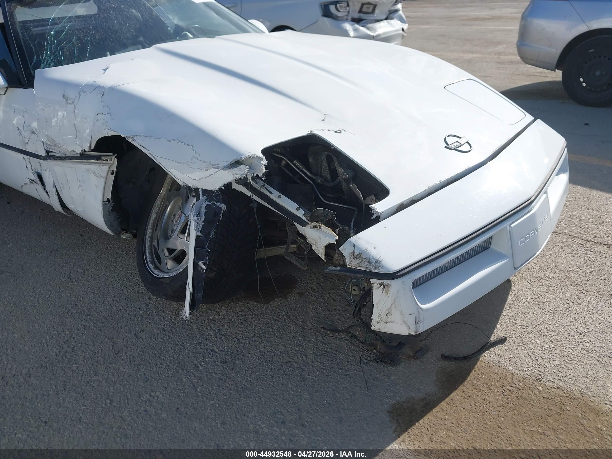 1990 Chevrolet Corvette   White vin: 1G1YY3380L5107788