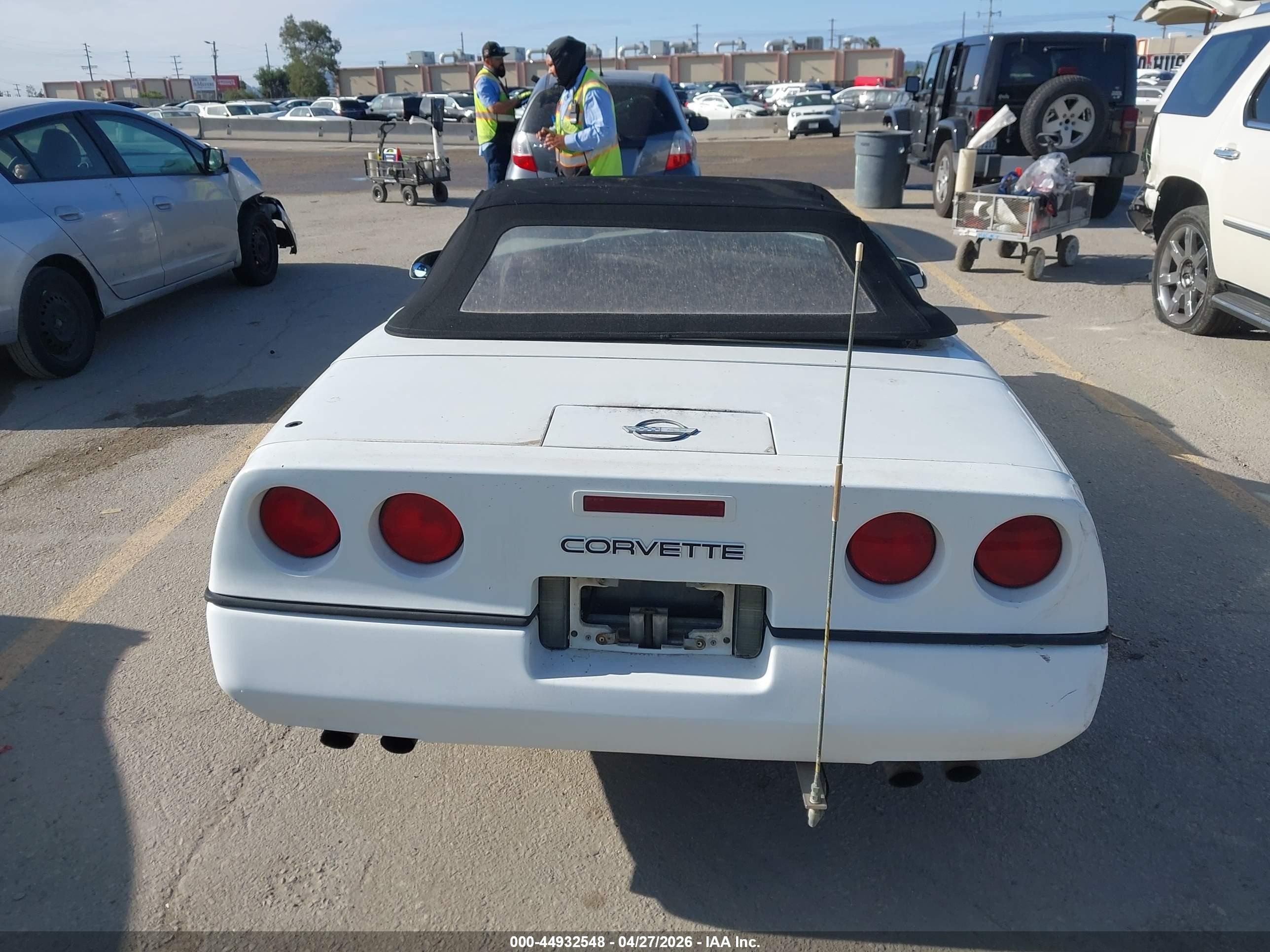1990 Chevrolet Corvette   White vin: 1G1YY3380L5107788