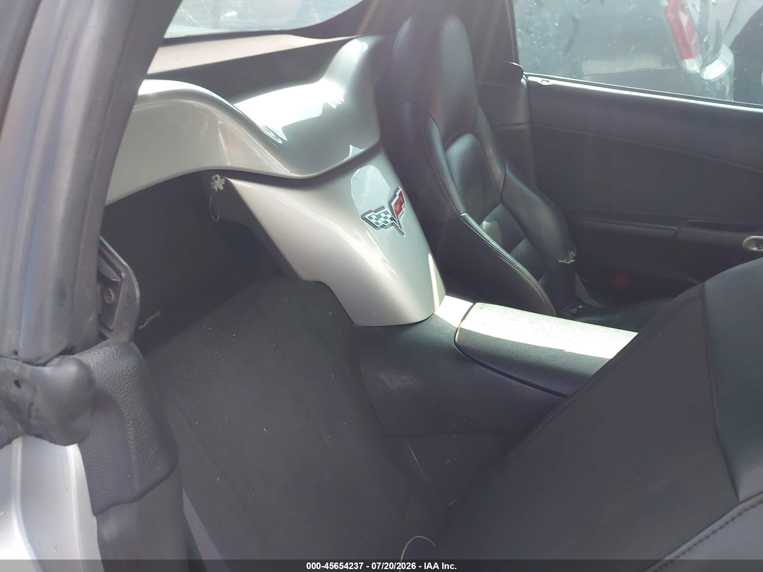 2005 Chevrolet Corvette   Серебряный vin: 1G1YY34U655129941