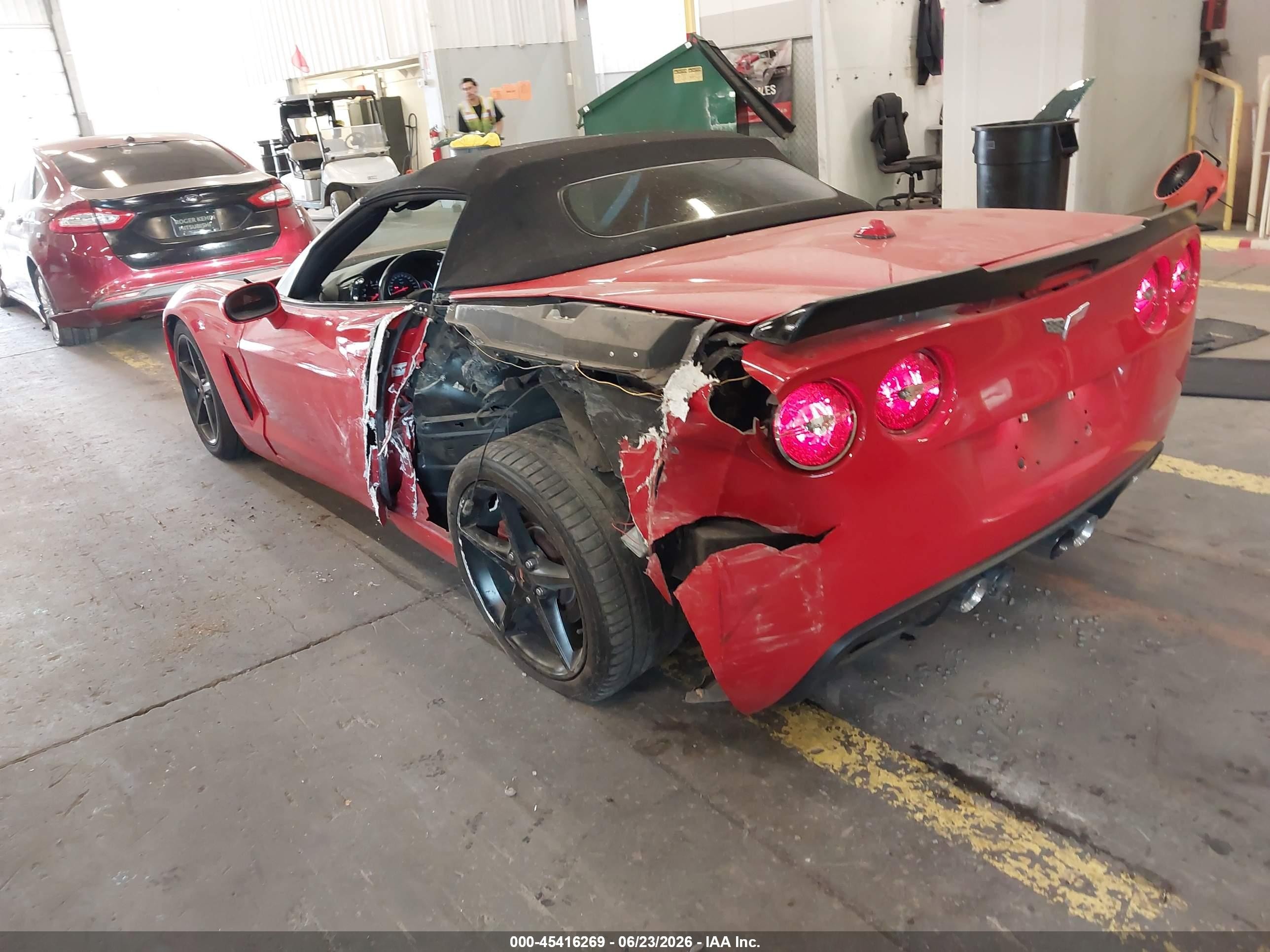 2005 Chevrolet Corvette   Красный vin: 1G1YY34U855128998