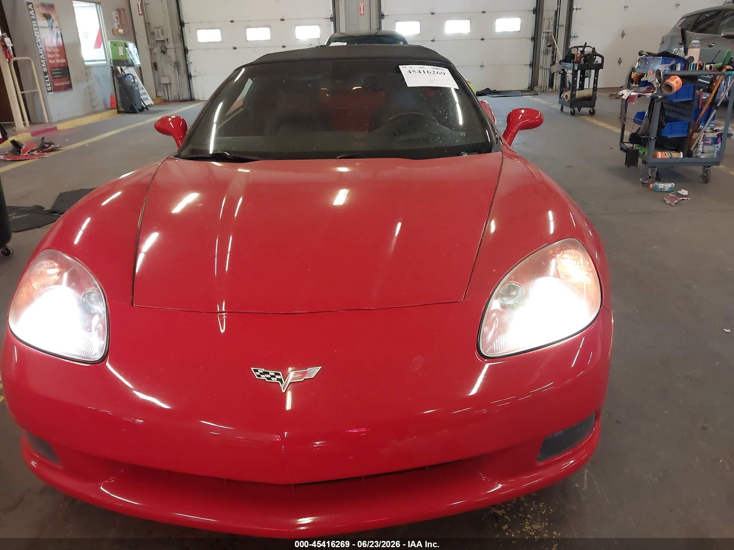 2005 Chevrolet Corvette   Красный vin: 1G1YY34U855128998