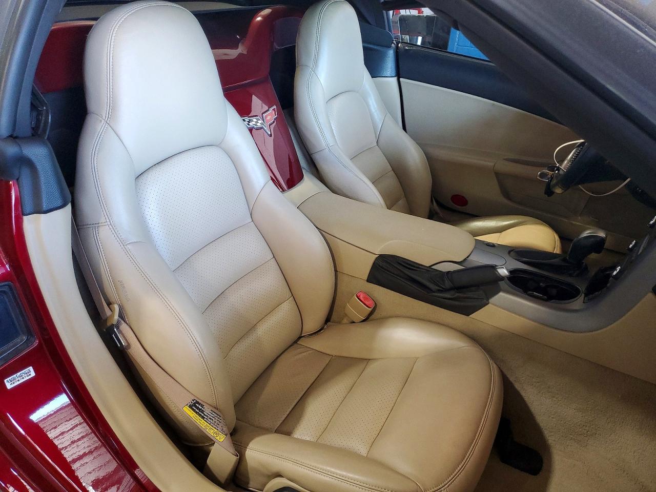 2006 Chevrolet Corvette Burgundy vin: 1G1YY36U165127397