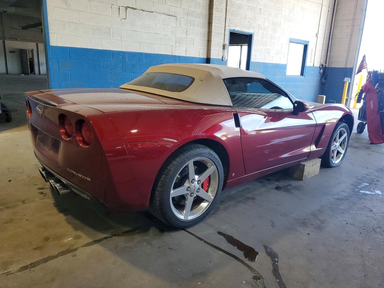 2006 Chevrolet Corvette Burgundy vin: 1G1YY36U165127397