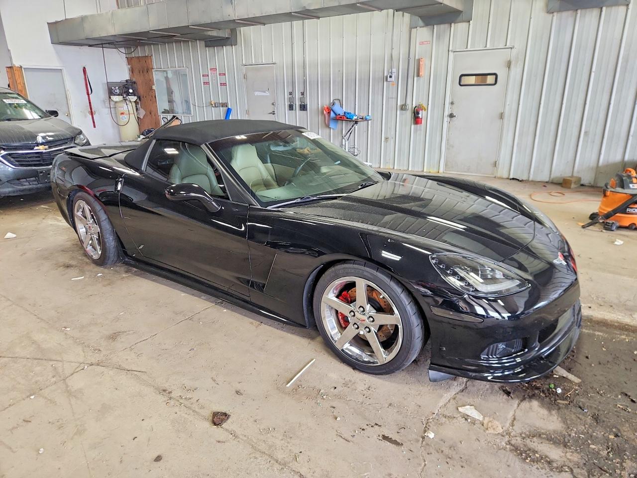 2007 Chevrolet Corvette Черный vin: 1G1YY36U275116006
