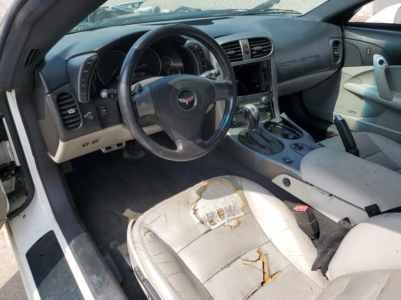 2006 Chevrolet Corvette White vin: 1G1YY36U465131010