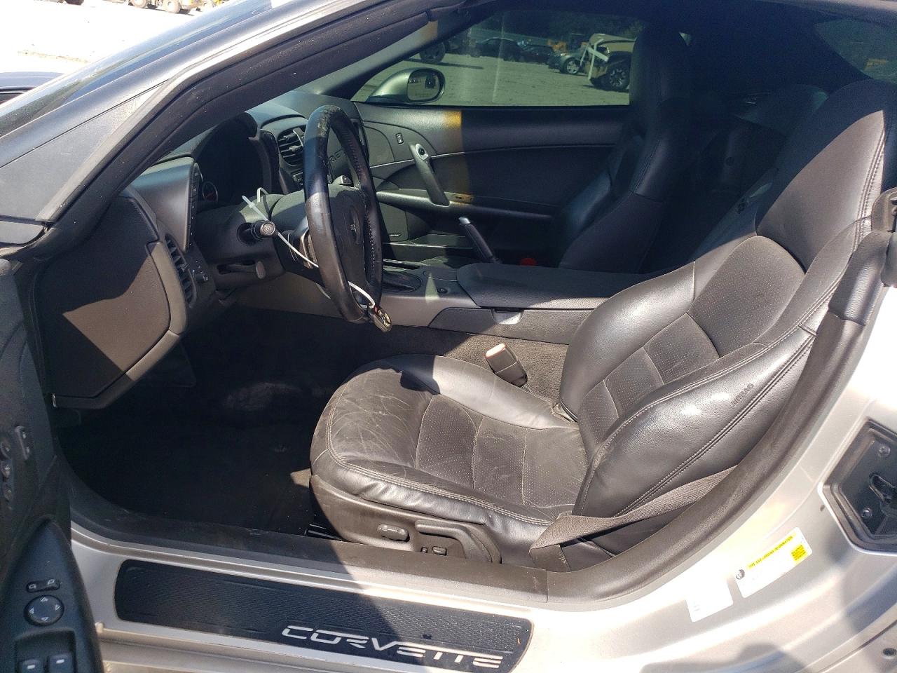 2007 Chevrolet Corvette Серебряный vin: 1G1YY36U575107929