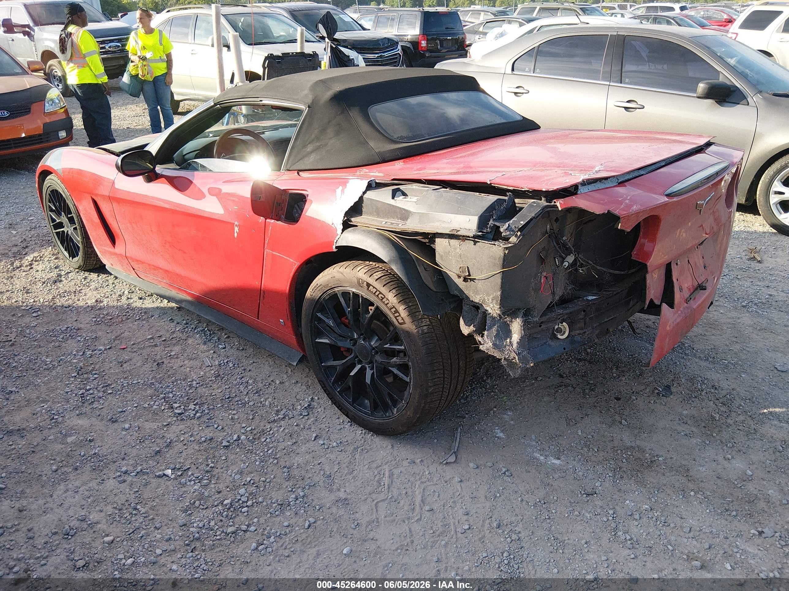 2008 Chevrolet Corvette   Red vin: 1G1YY36W985106110