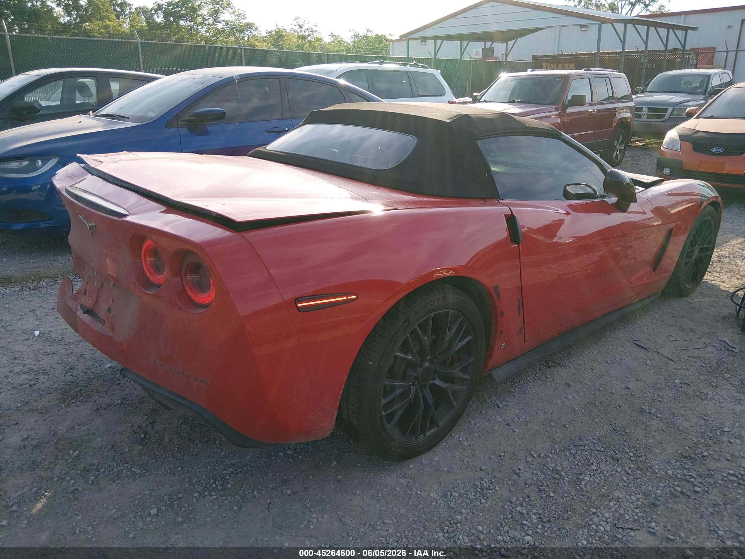 2008 Chevrolet Corvette   Red vin: 1G1YY36W985106110