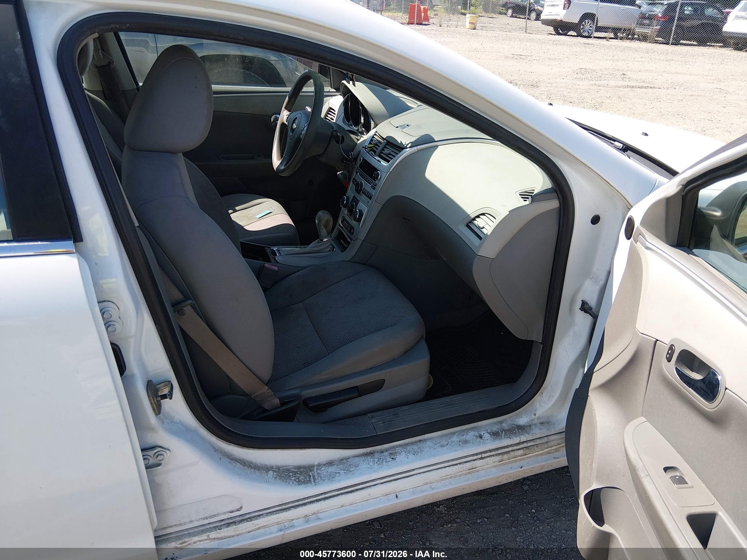 2010 Chevrolet Malibu Ls White vin: 1G1ZA5E00AF202242