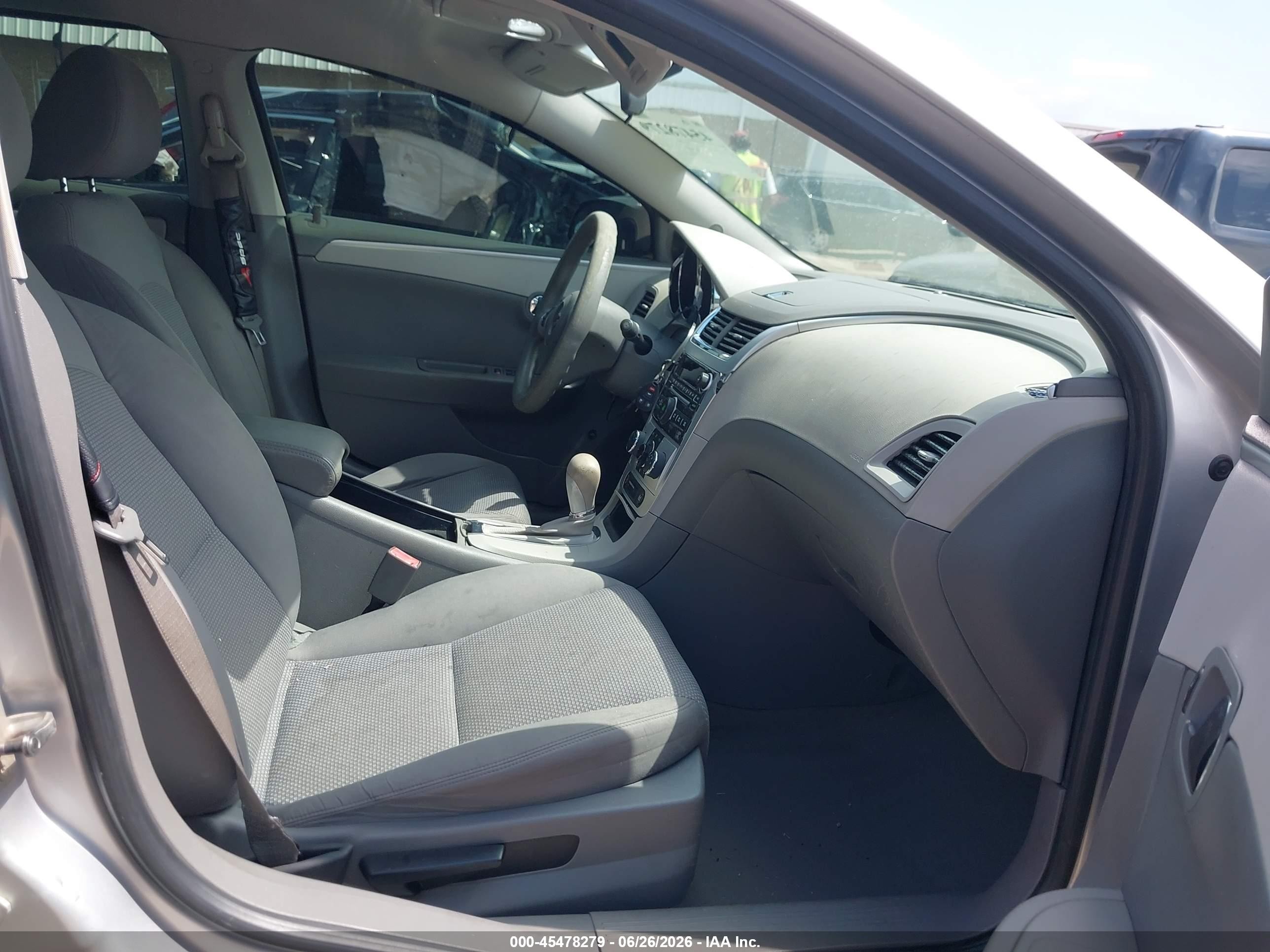 2010 Chevrolet Malibu Ls Silver vin: 1G1ZA5E00AF255989
