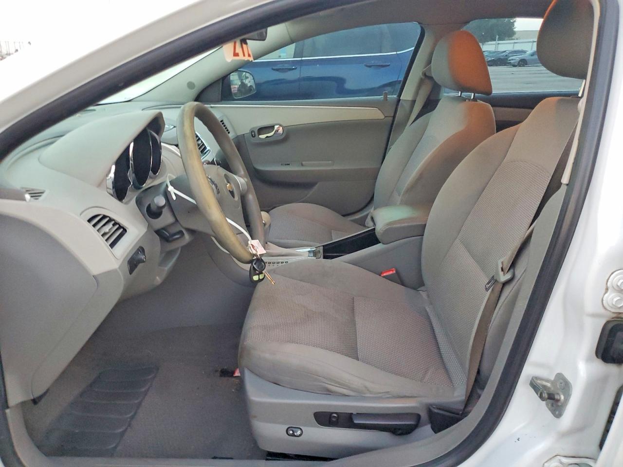 2010 Chevrolet Malibu Ls White vin: 1G1ZA5E06A4101508