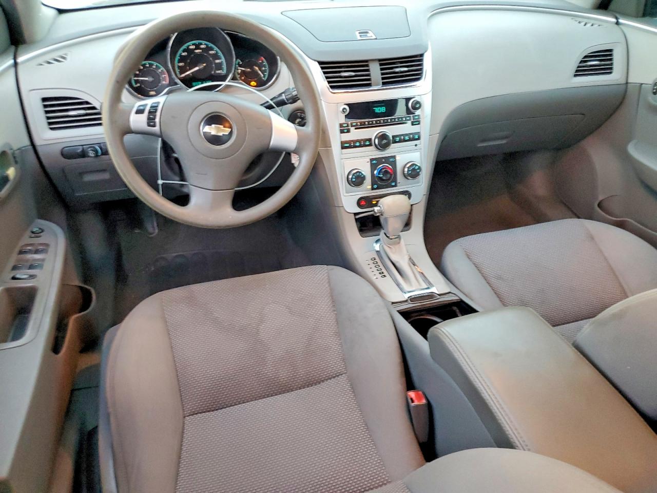 2010 Chevrolet Malibu Ls White vin: 1G1ZA5E06A4101508