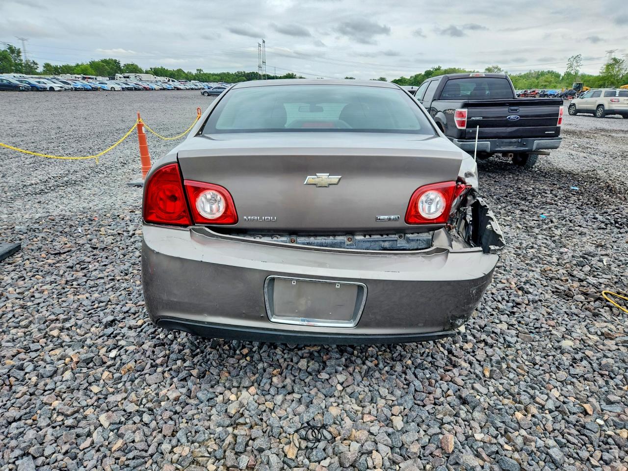2010 Chevrolet Malibu Ls Tan vin: 1G1ZA5E08AF283345