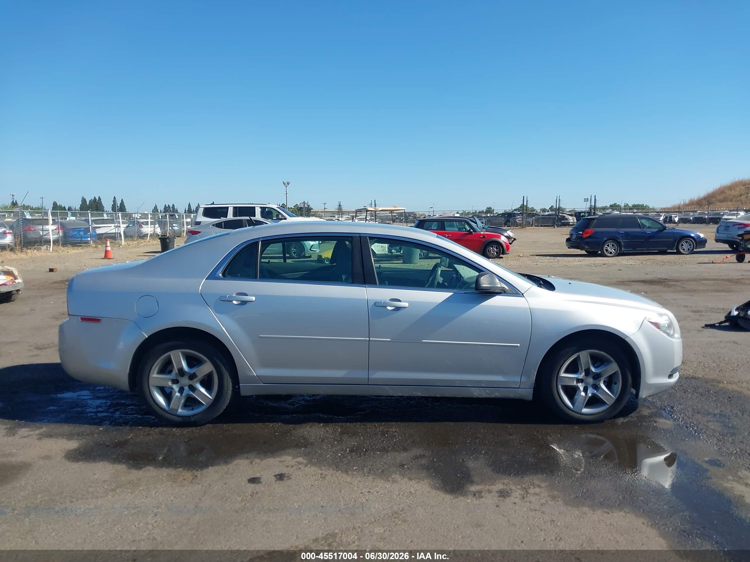 2011 Chevrolet Malibu Ls Серебряный vin: 1G1ZA5E12BF137971