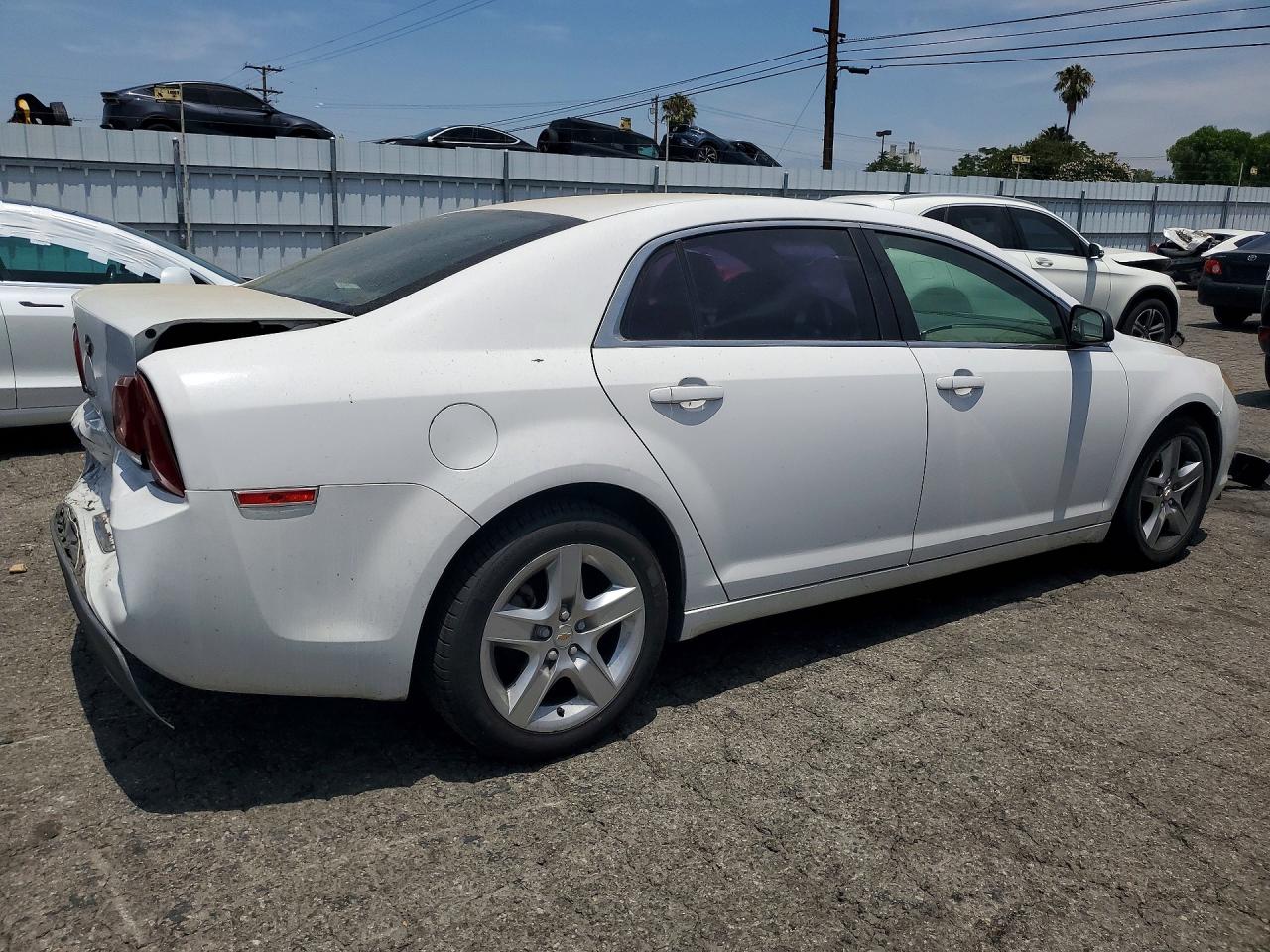 2010 Chevrolet Malibu Ls White vin: 1G1ZA5EB9AF305628