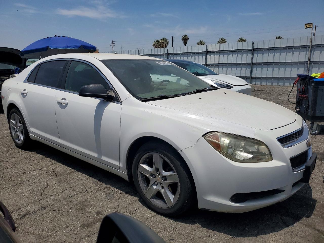 2010 Chevrolet Malibu Ls White vin: 1G1ZA5EB9AF305628