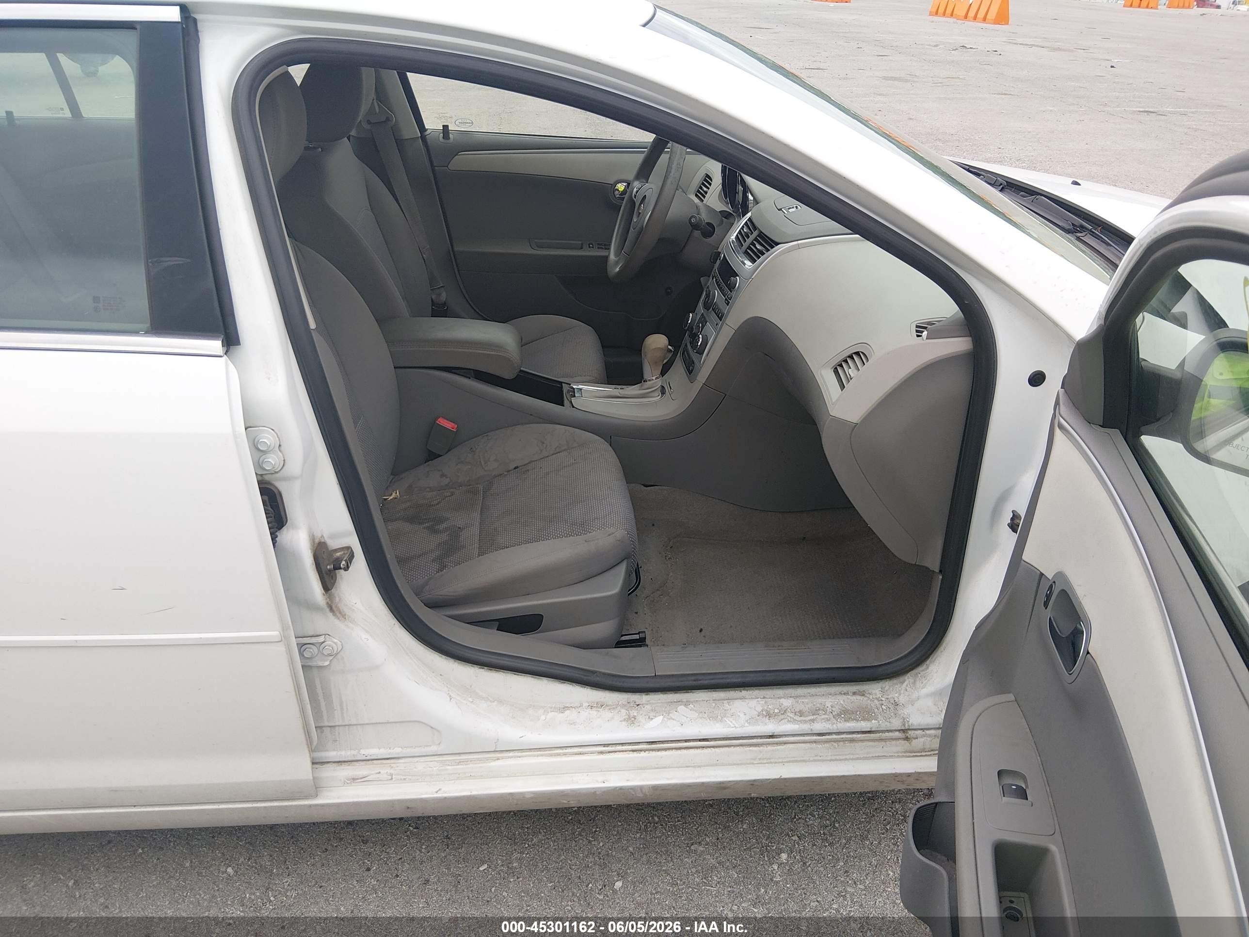 2011 Chevrolet Malibu Ls White vin: 1G1ZA5EU0BF136201