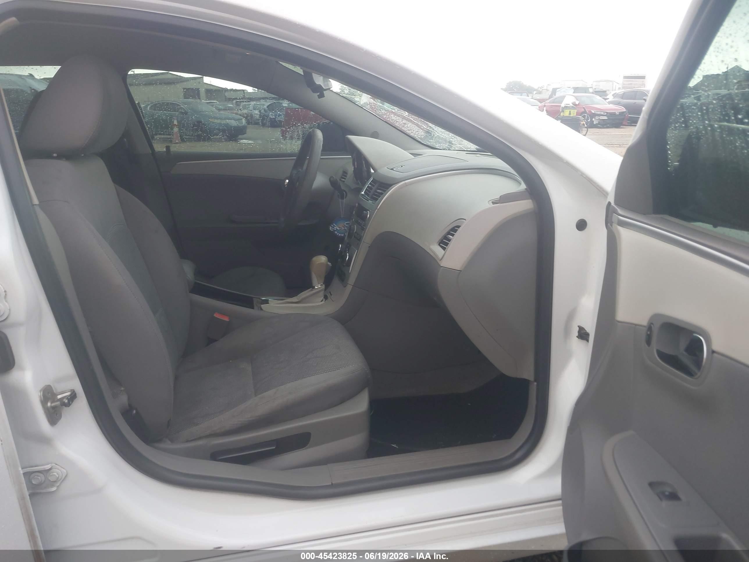 2012 Chevrolet Malibu Ls Белый vin: 1G1ZA5EUXCF277388