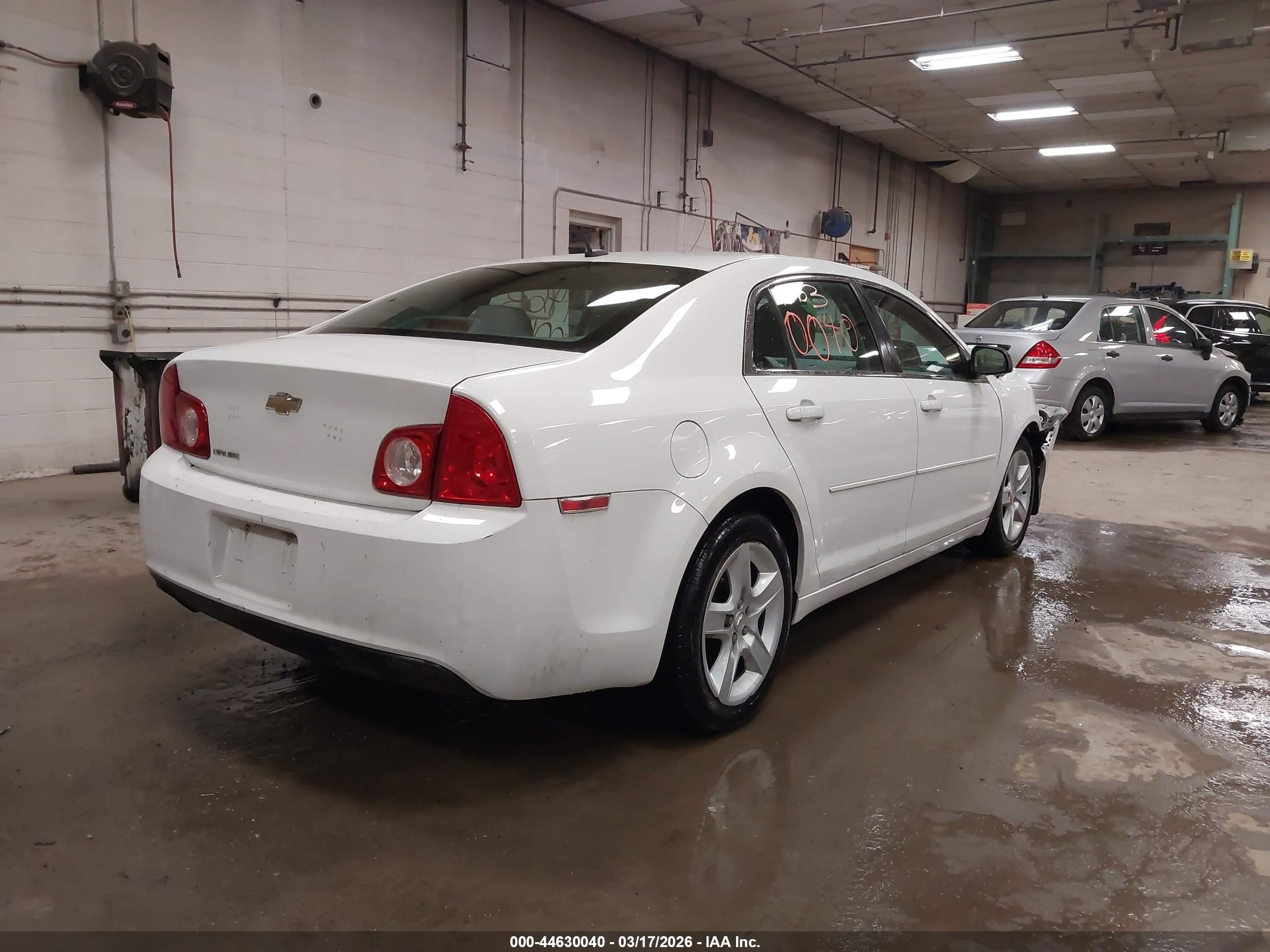 2011 Chevrolet Malibu Ls Белый vin: 1G1ZB5E10BF160890