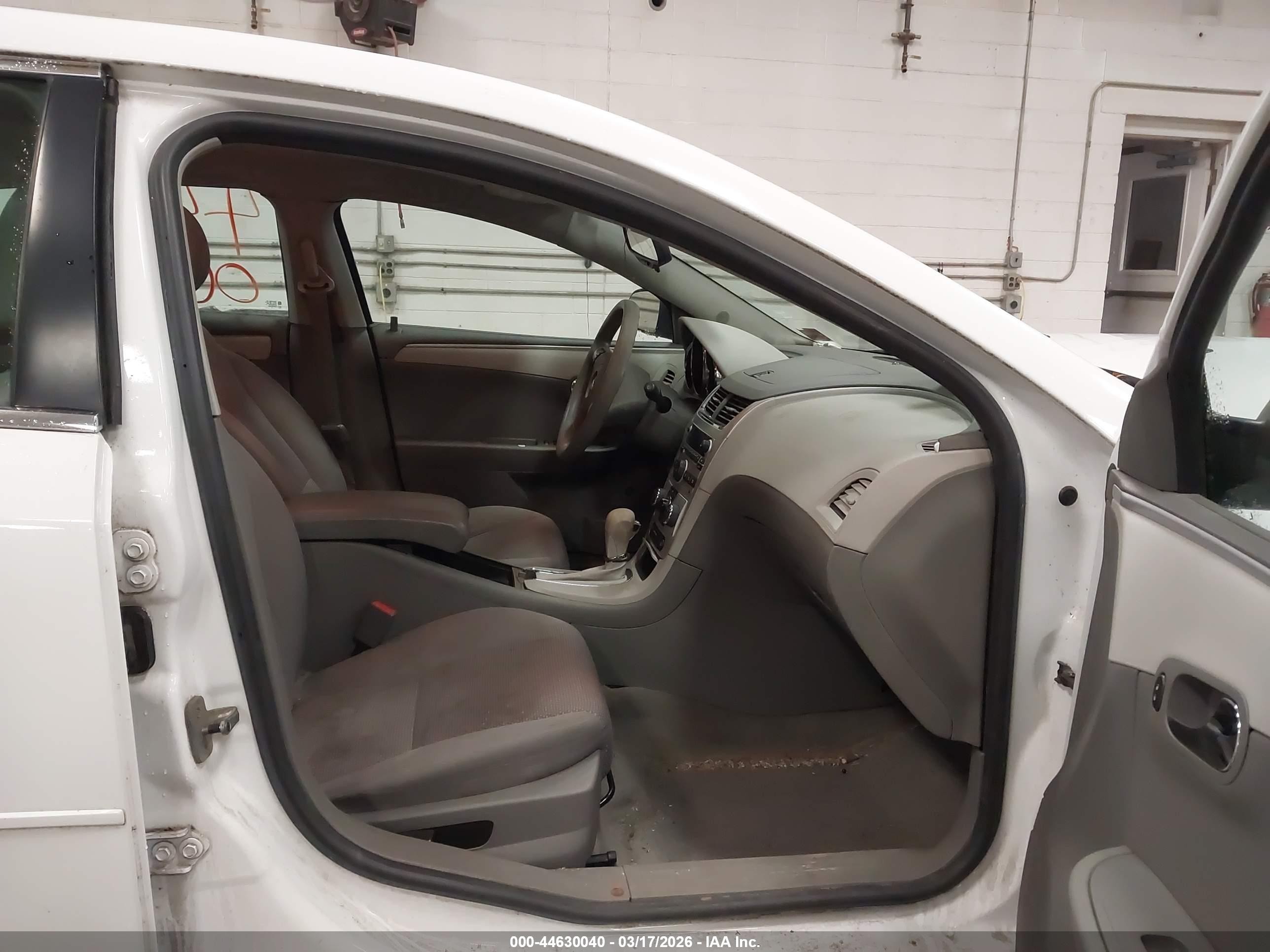 2011 Chevrolet Malibu Ls Белый vin: 1G1ZB5E10BF160890