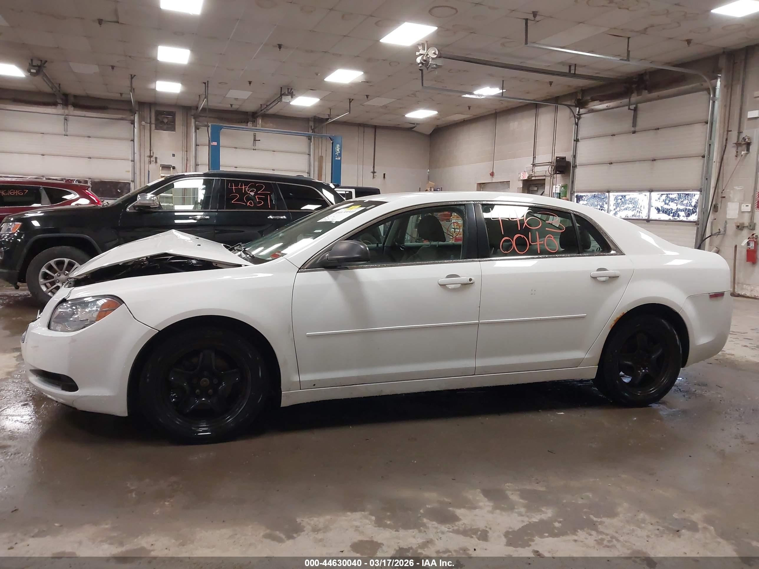 2011 Chevrolet Malibu Ls Белый vin: 1G1ZB5E10BF160890