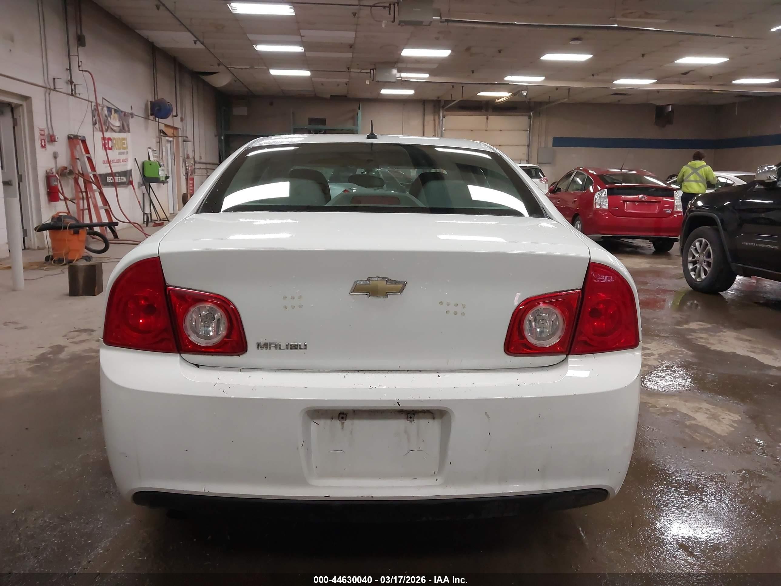 2011 Chevrolet Malibu Ls Белый vin: 1G1ZB5E10BF160890