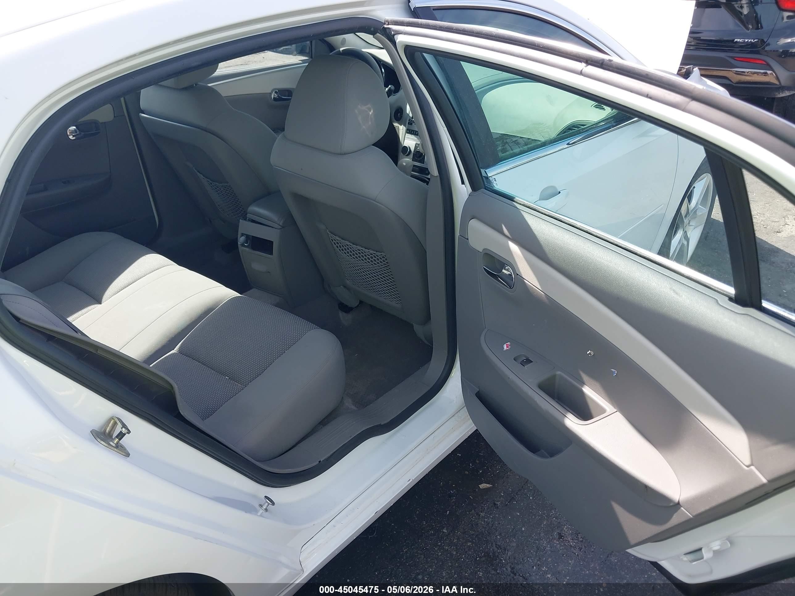 2011 Chevrolet Malibu Ls Белый vin: 1G1ZB5E10BF210056
