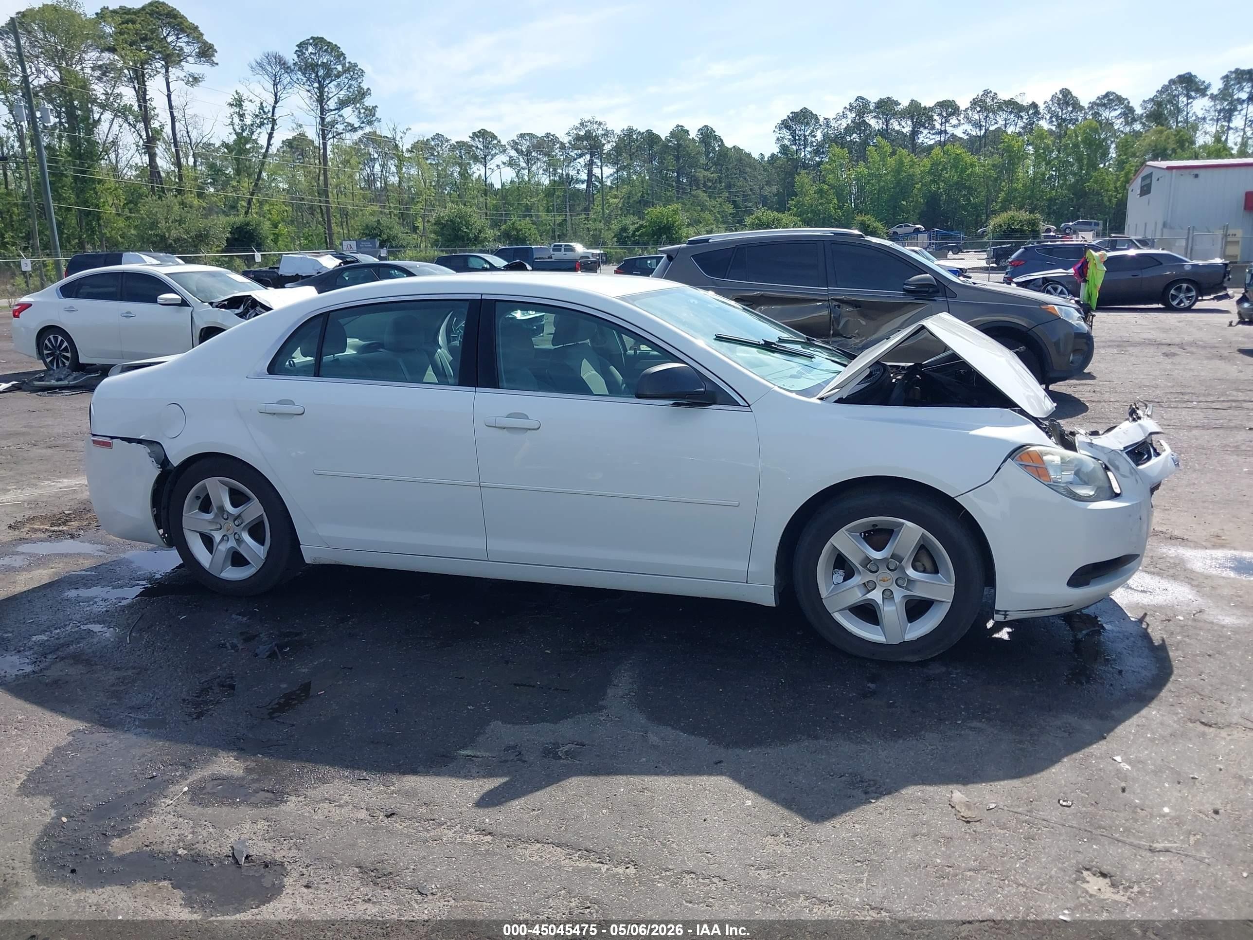 2011 Chevrolet Malibu Ls Белый vin: 1G1ZB5E10BF210056