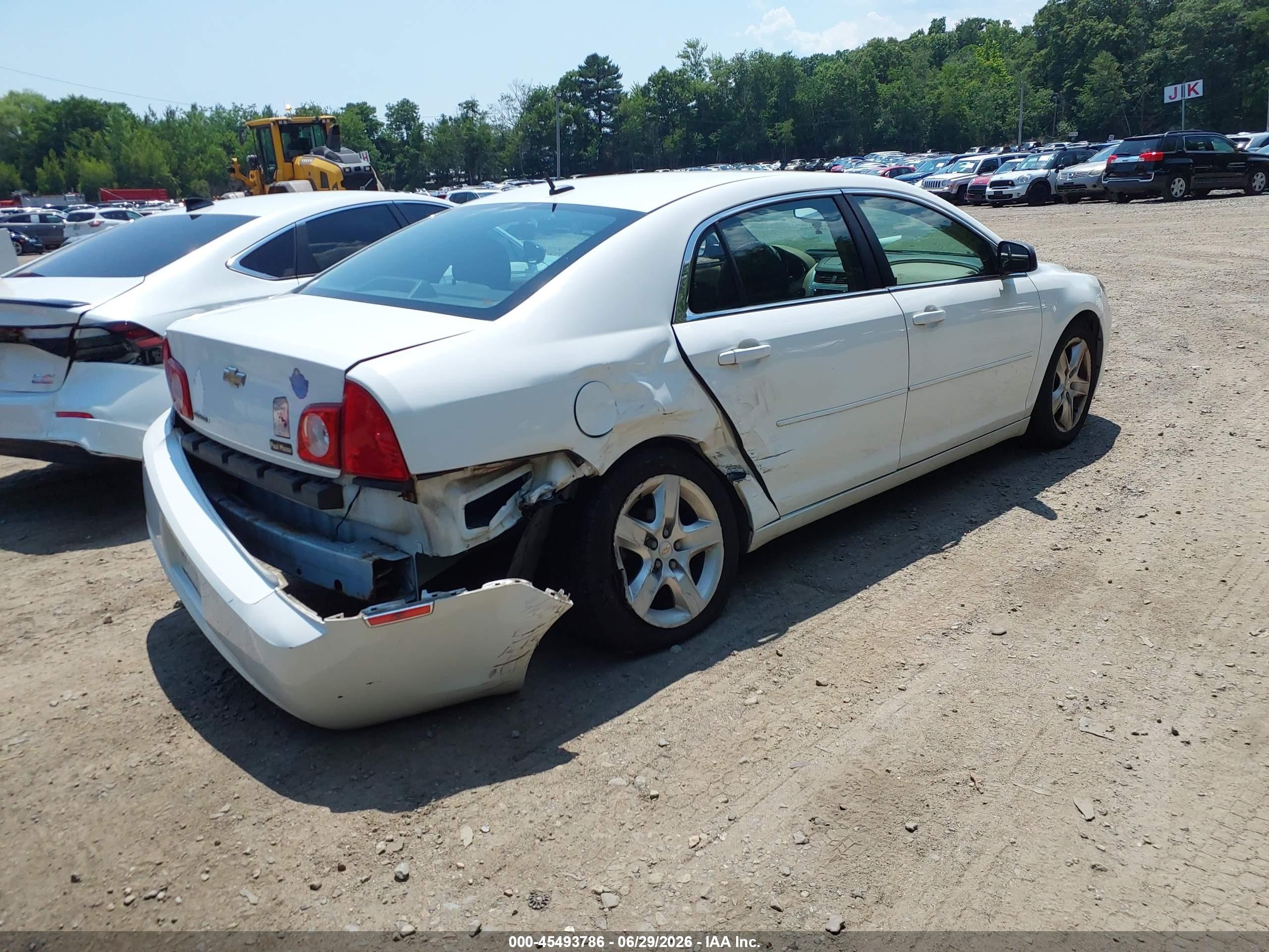 2011 Chevrolet Malibu Ls Белый vin: 1G1ZB5E10BF240075