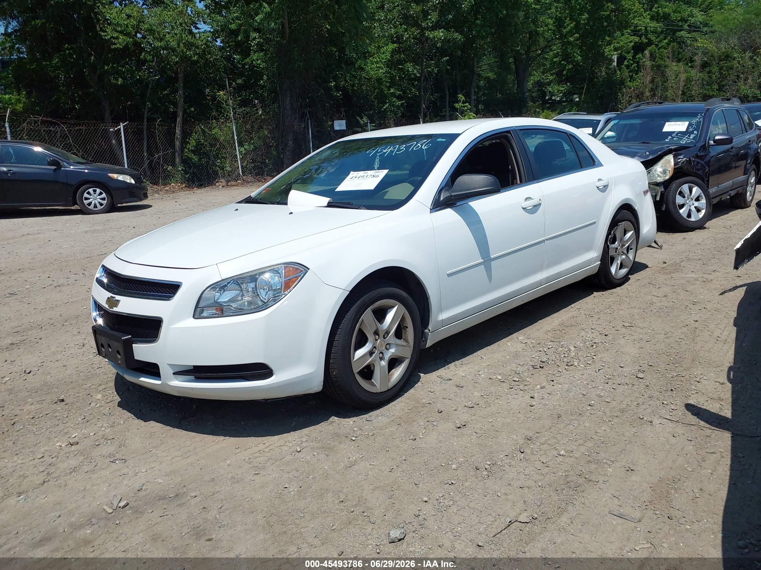 2011 Chevrolet Malibu Ls Белый vin: 1G1ZB5E10BF240075