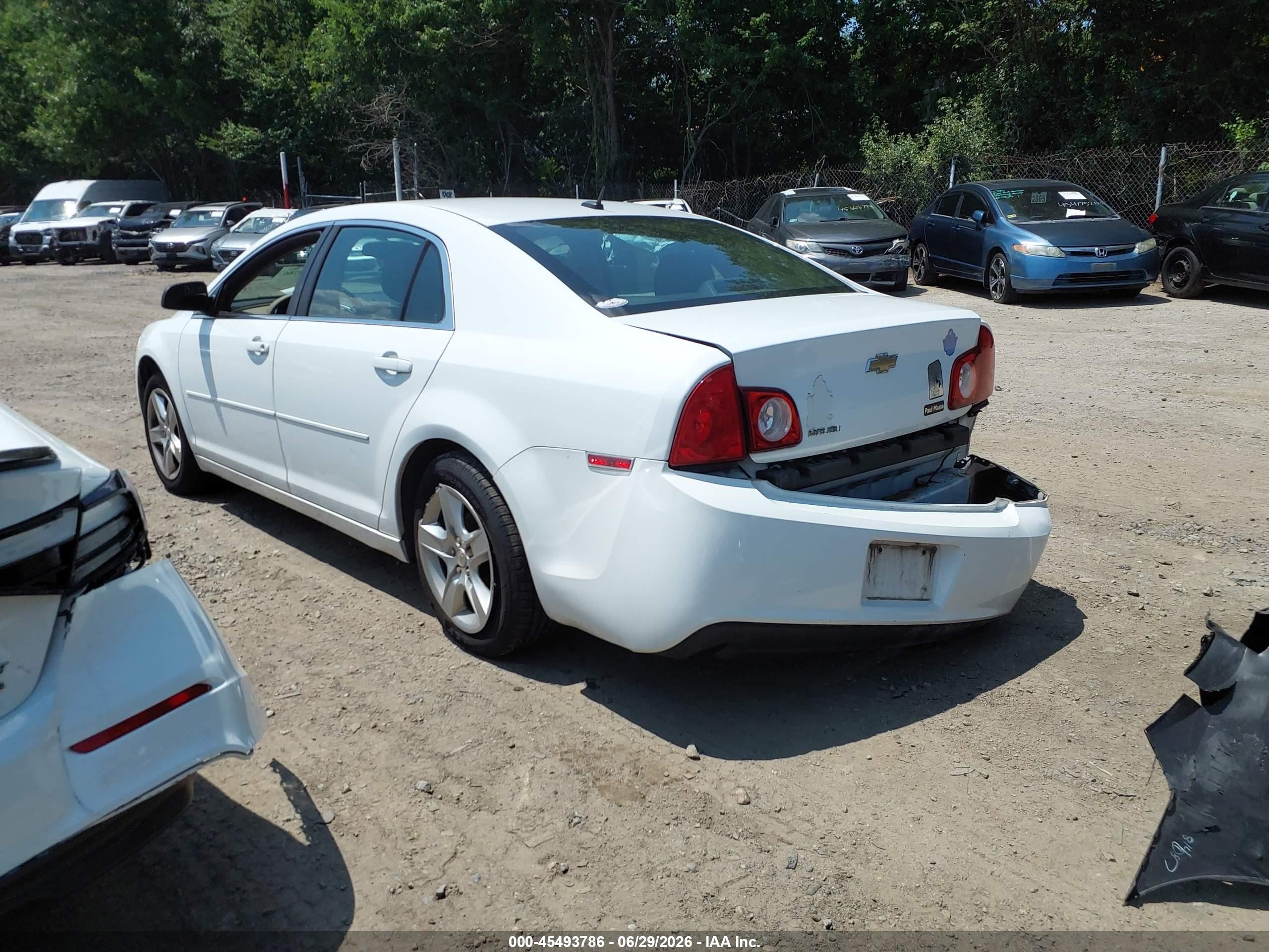 2011 Chevrolet Malibu Ls Белый vin: 1G1ZB5E10BF240075