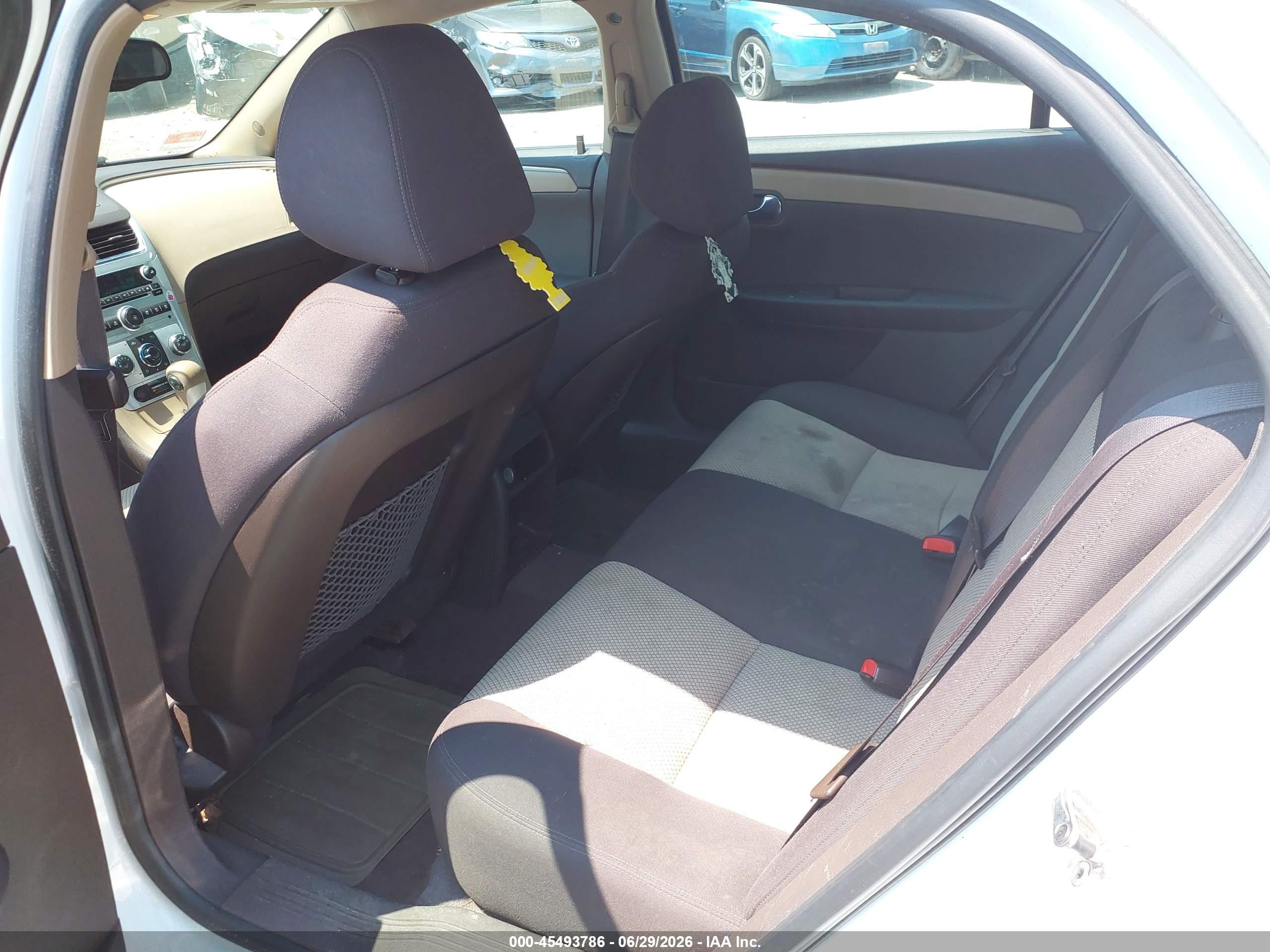 2011 Chevrolet Malibu Ls Белый vin: 1G1ZB5E10BF240075