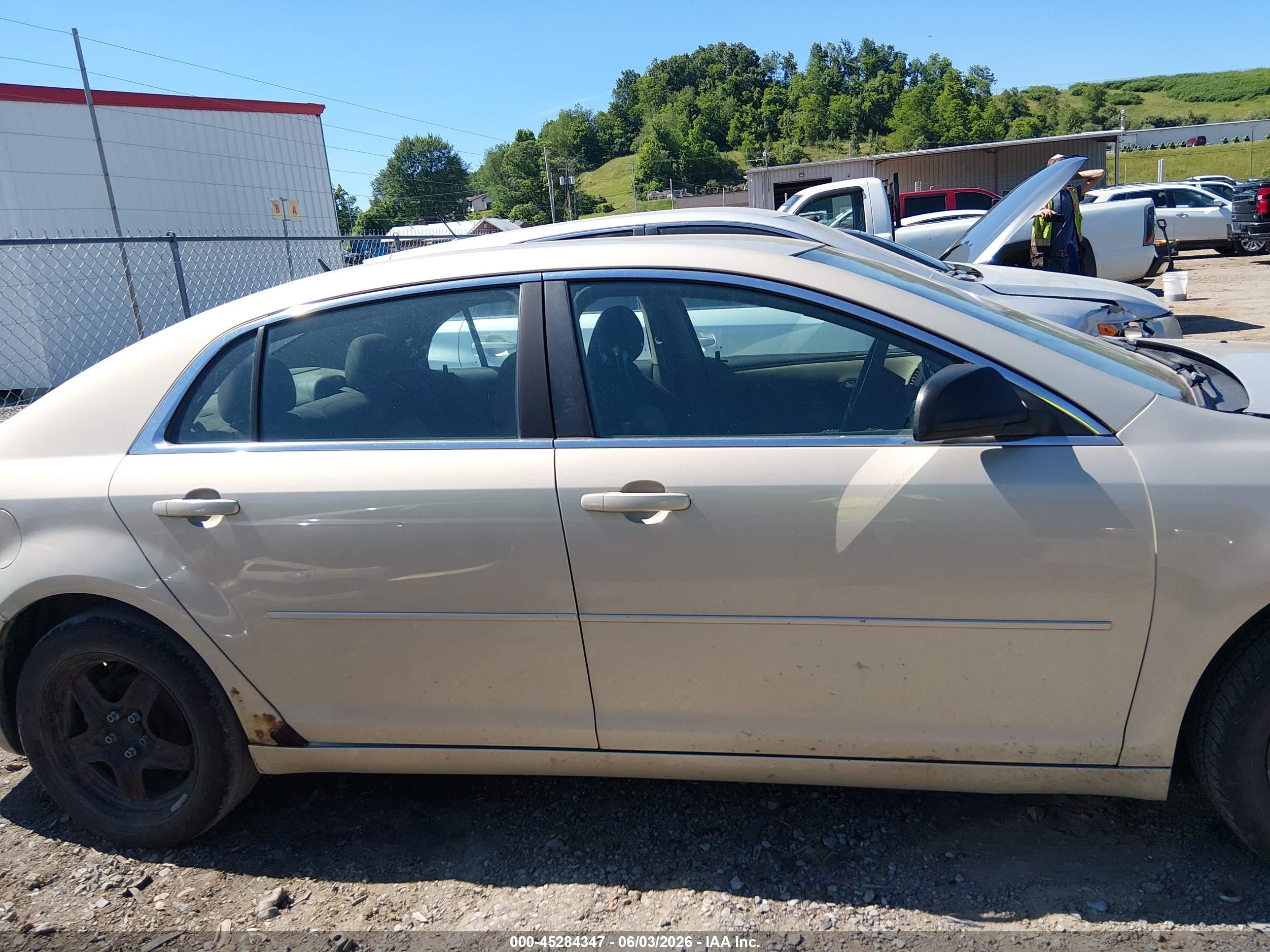 2011 Chevrolet Malibu Ls Gold vin: 1G1ZB5E11BF148408
