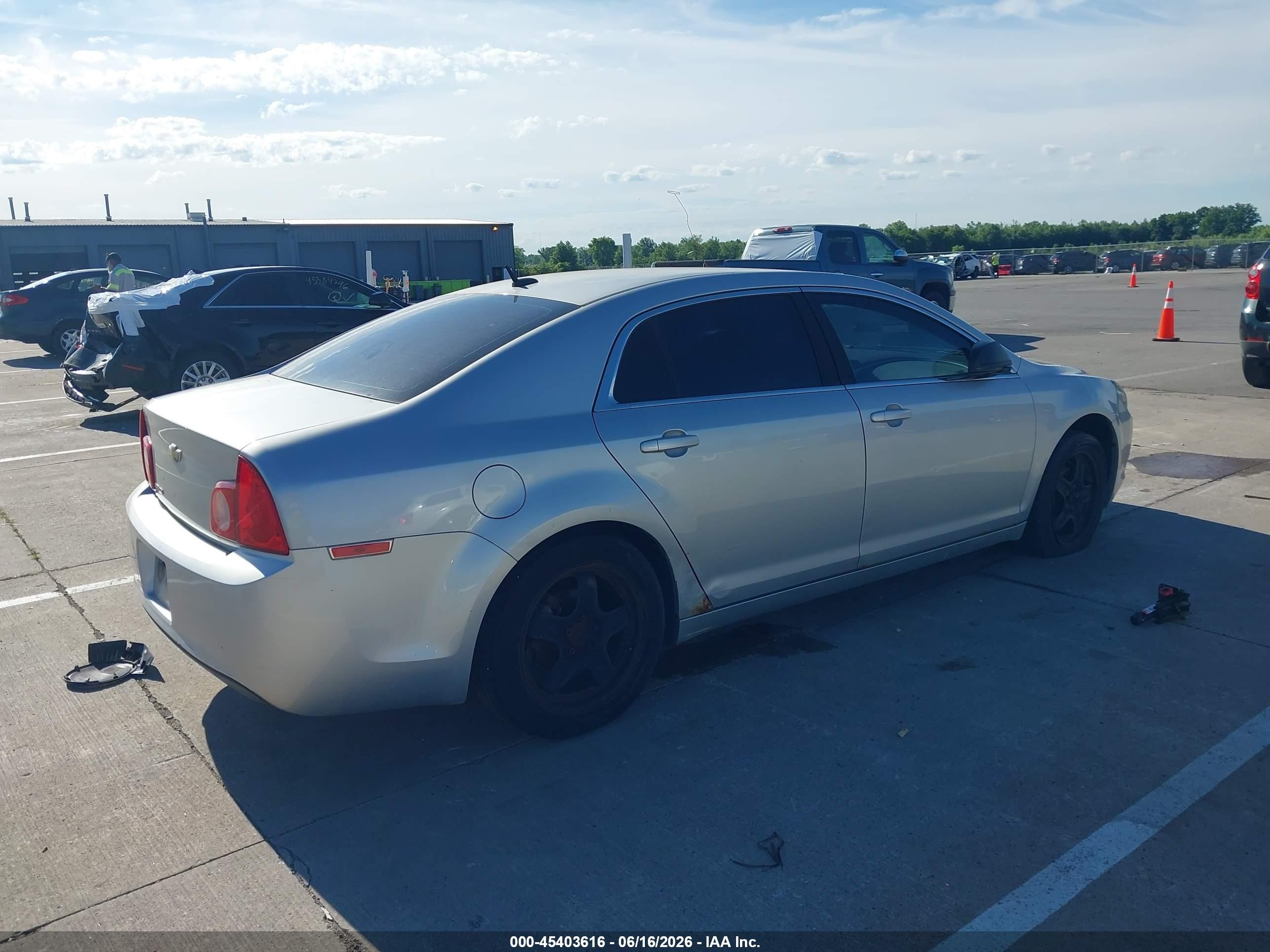2011 Chevrolet Malibu Ls Серебряный vin: 1G1ZB5E11BF250520