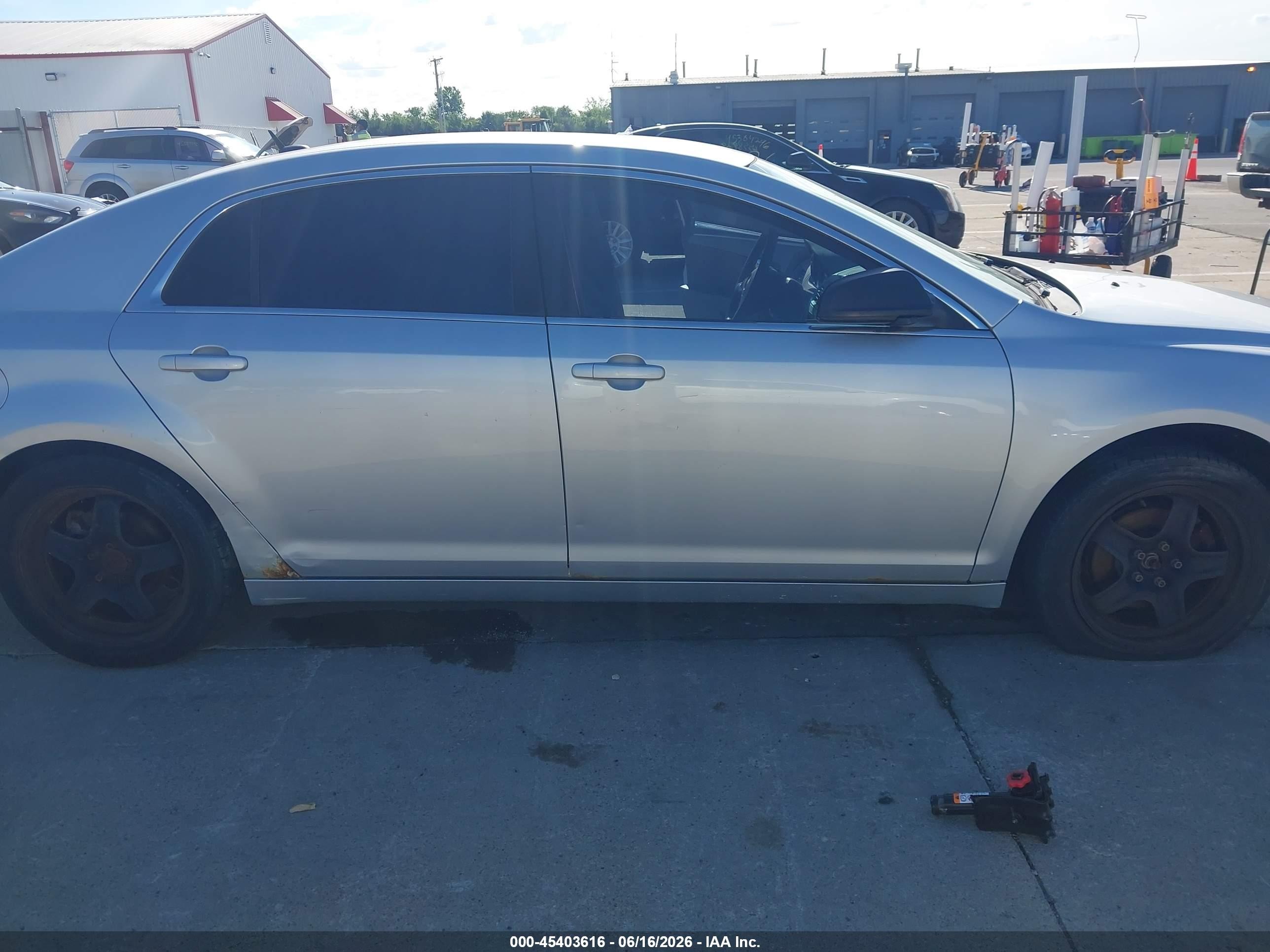 2011 Chevrolet Malibu Ls Серебряный vin: 1G1ZB5E11BF250520