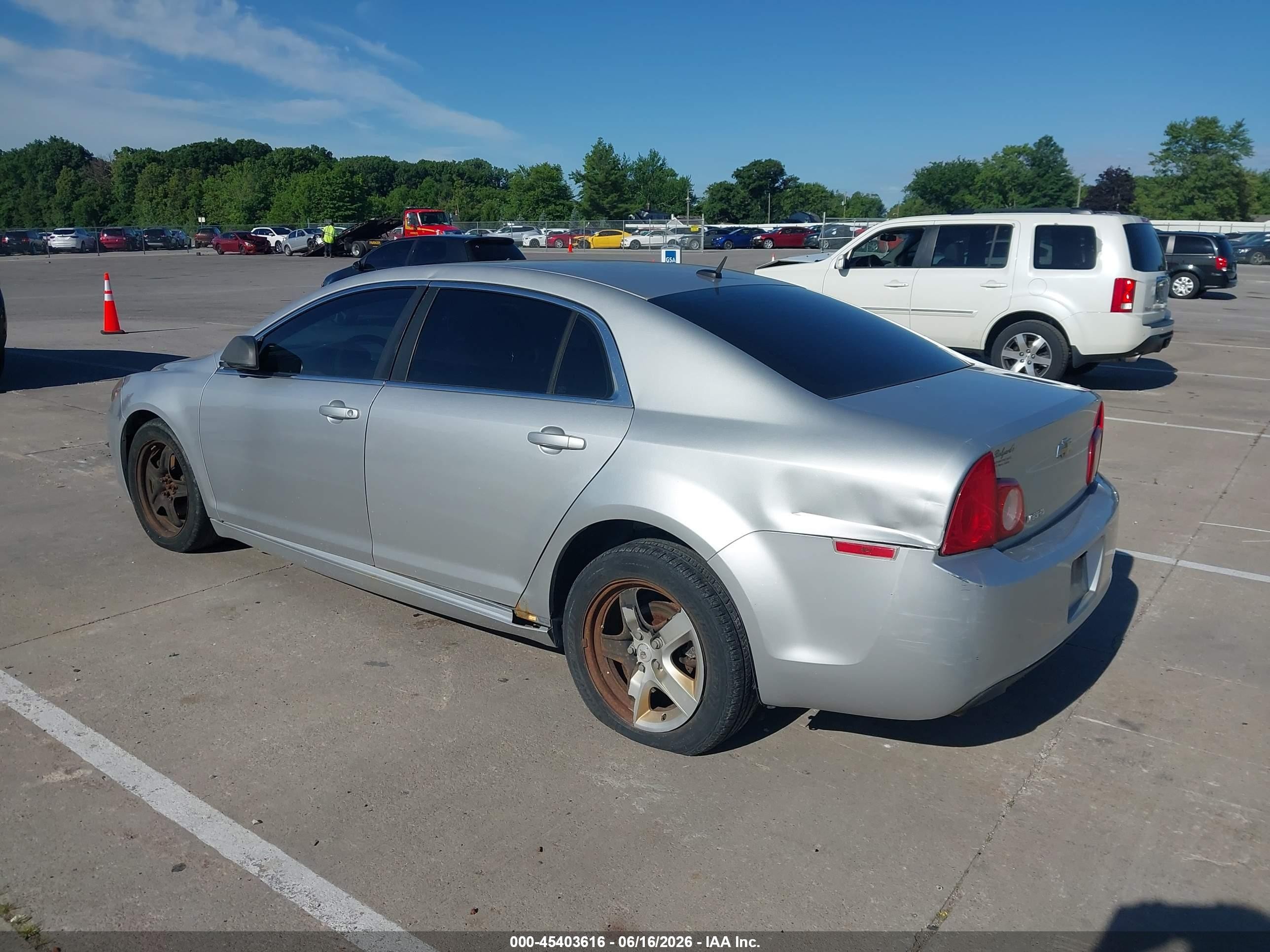2011 Chevrolet Malibu Ls Серебряный vin: 1G1ZB5E11BF250520