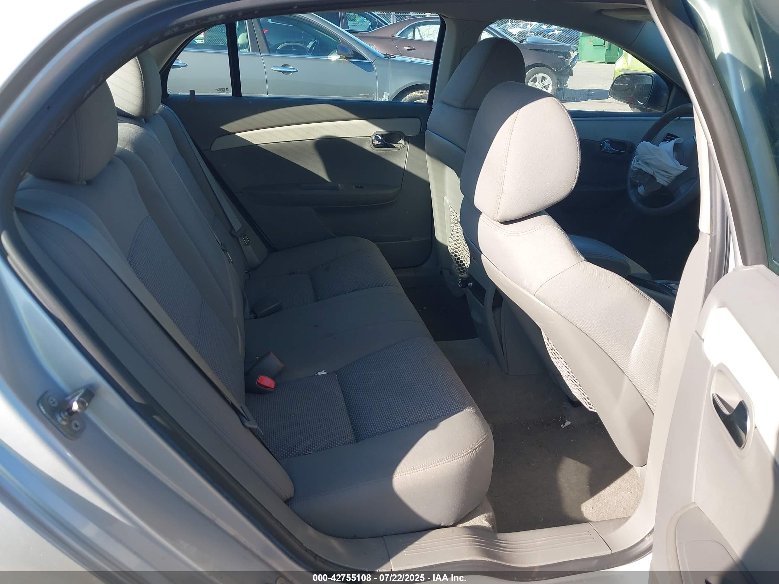 2011 Chevrolet Malibu Ls Серебряный vin: 1G1ZB5E12BF342767