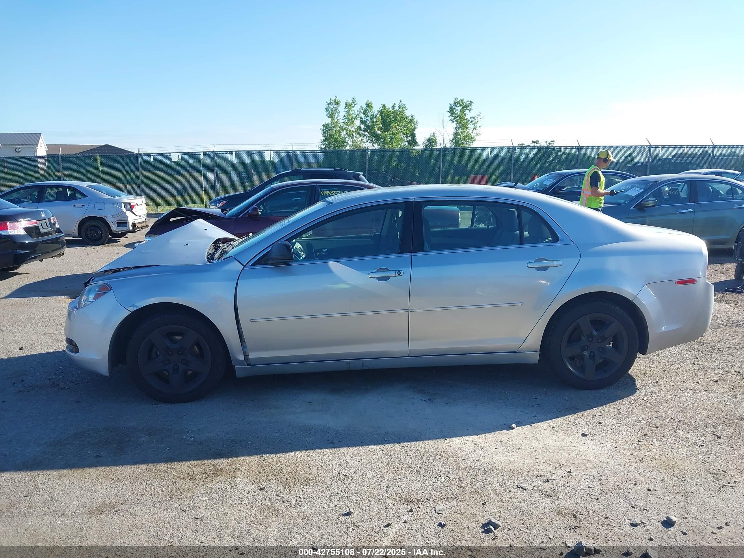 2011 Chevrolet Malibu Ls Серебряный vin: 1G1ZB5E12BF342767