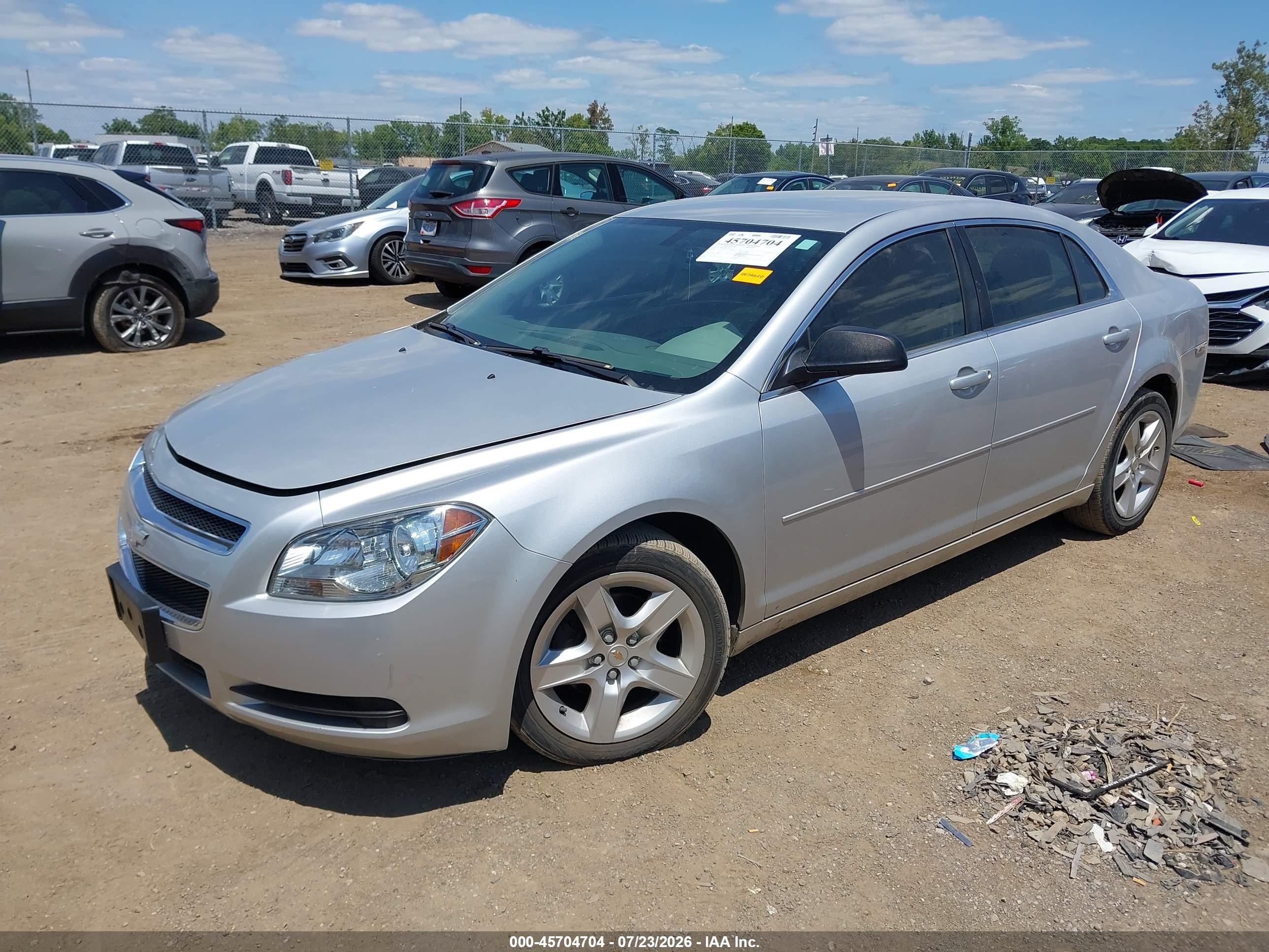 2011 Chevrolet Malibu Ls Серебряный vin: 1G1ZB5E14BF170192