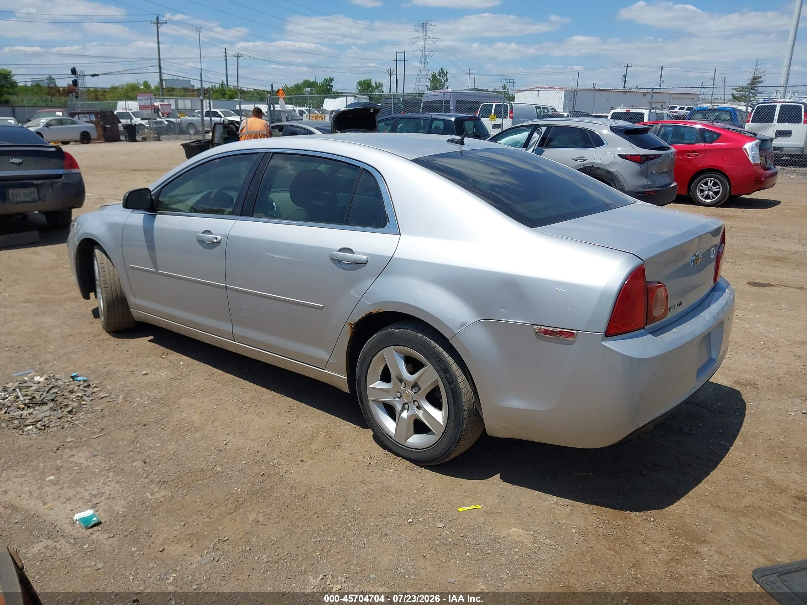 2011 Chevrolet Malibu Ls Серебряный vin: 1G1ZB5E14BF170192